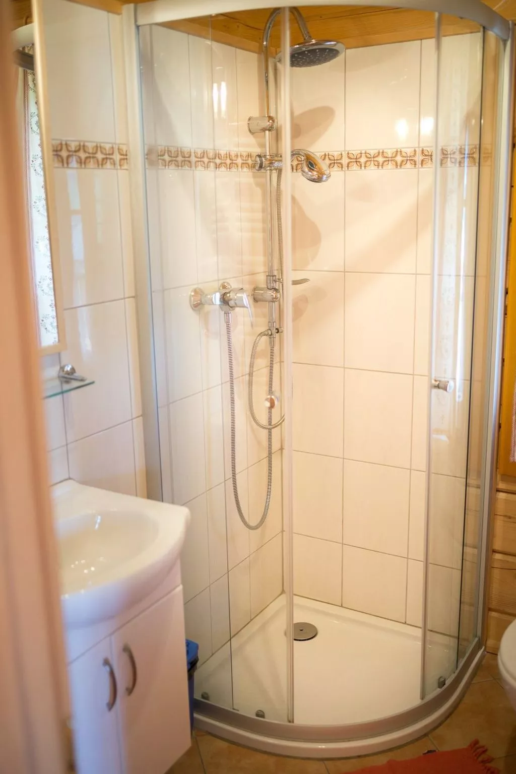 Komfortables Ferienhaus mit Galerie und Balkon-Binnen