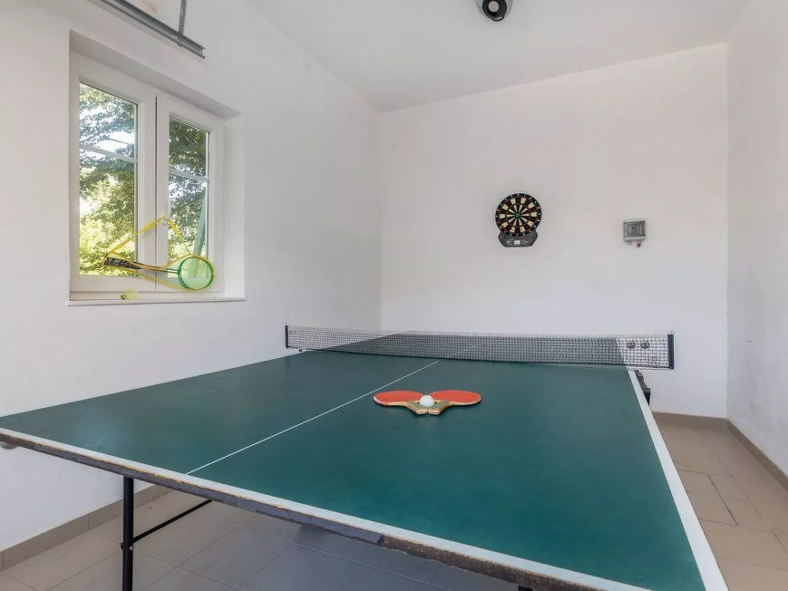 Geräumige, topmoderne Ferienvilla mit eigenem Pool-Binnen