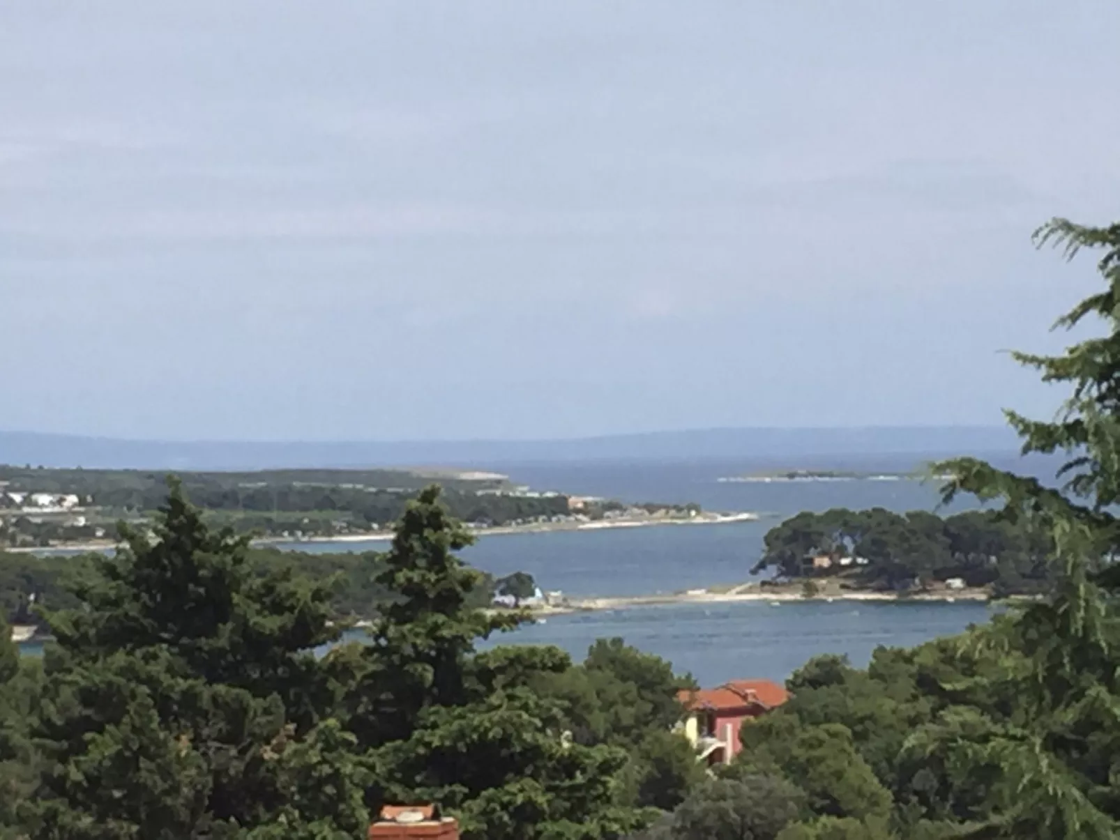 Stylisches Haus mit Dachterrasse, Bar und Hot Tub-Buiten