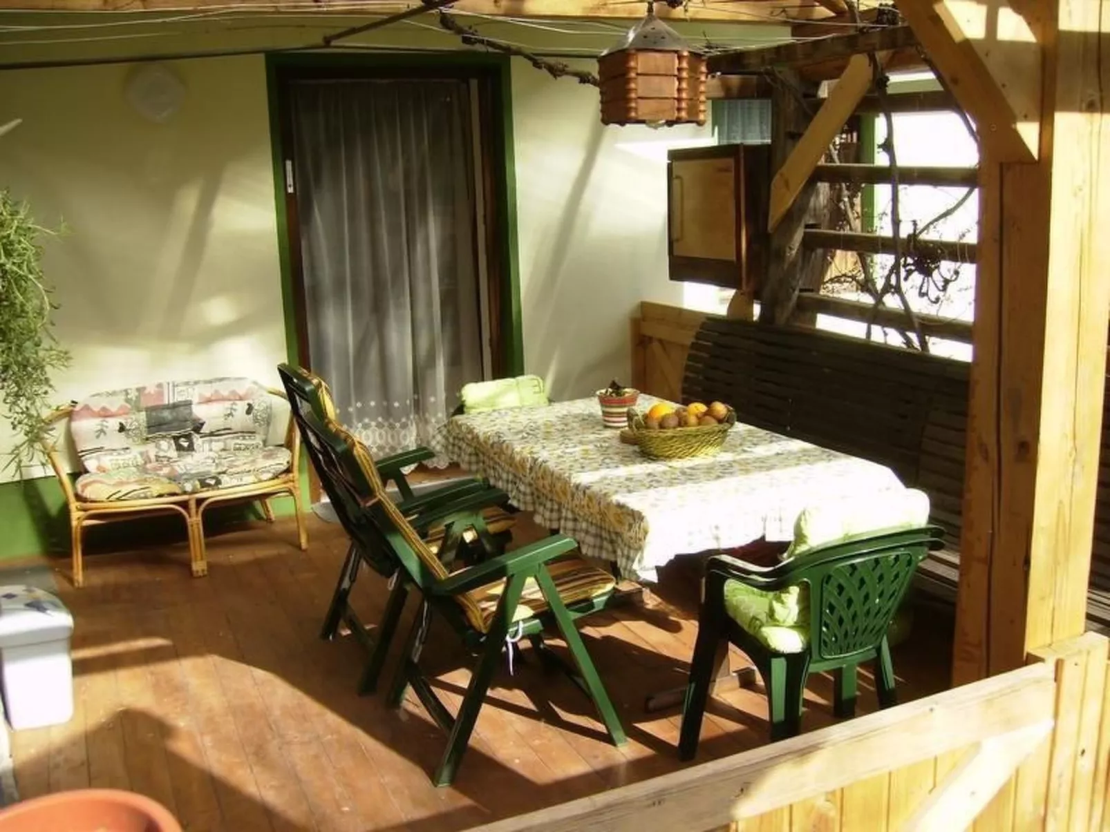 Wohnung im Erdgeschoss - sechs Personen und eine Terrasse-Binnen