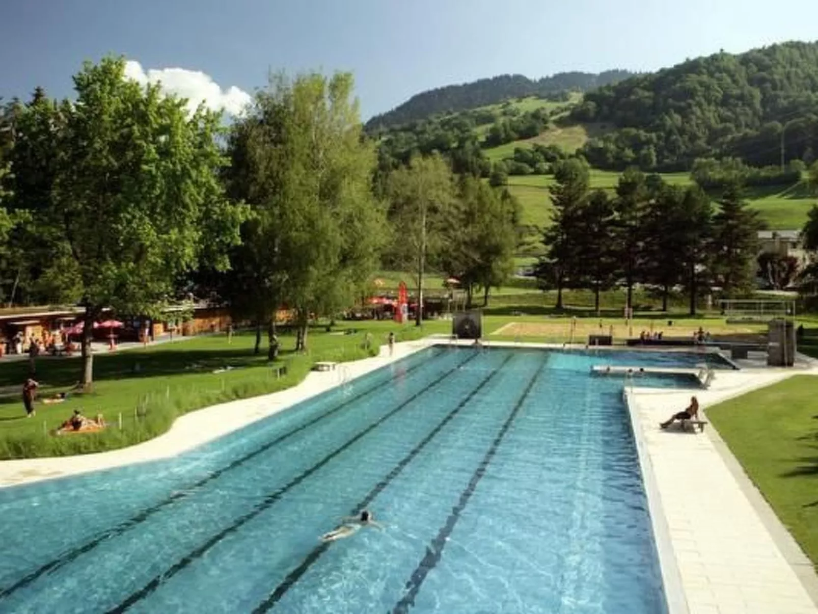 Aparthaus Surselva, direkt an der Skipiste-Buiten