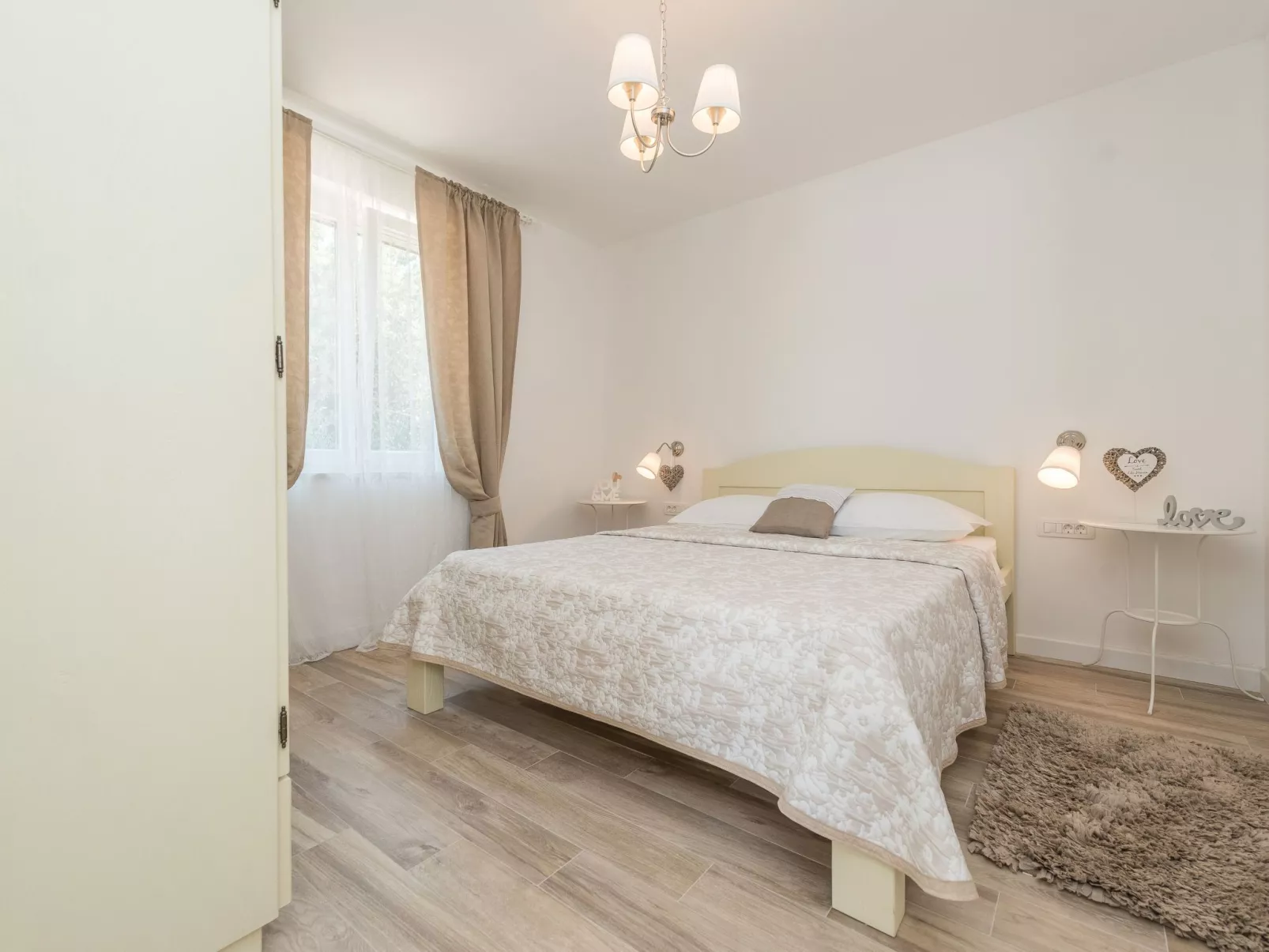 "Ena" mit Blick auf das Wasser-Binnen