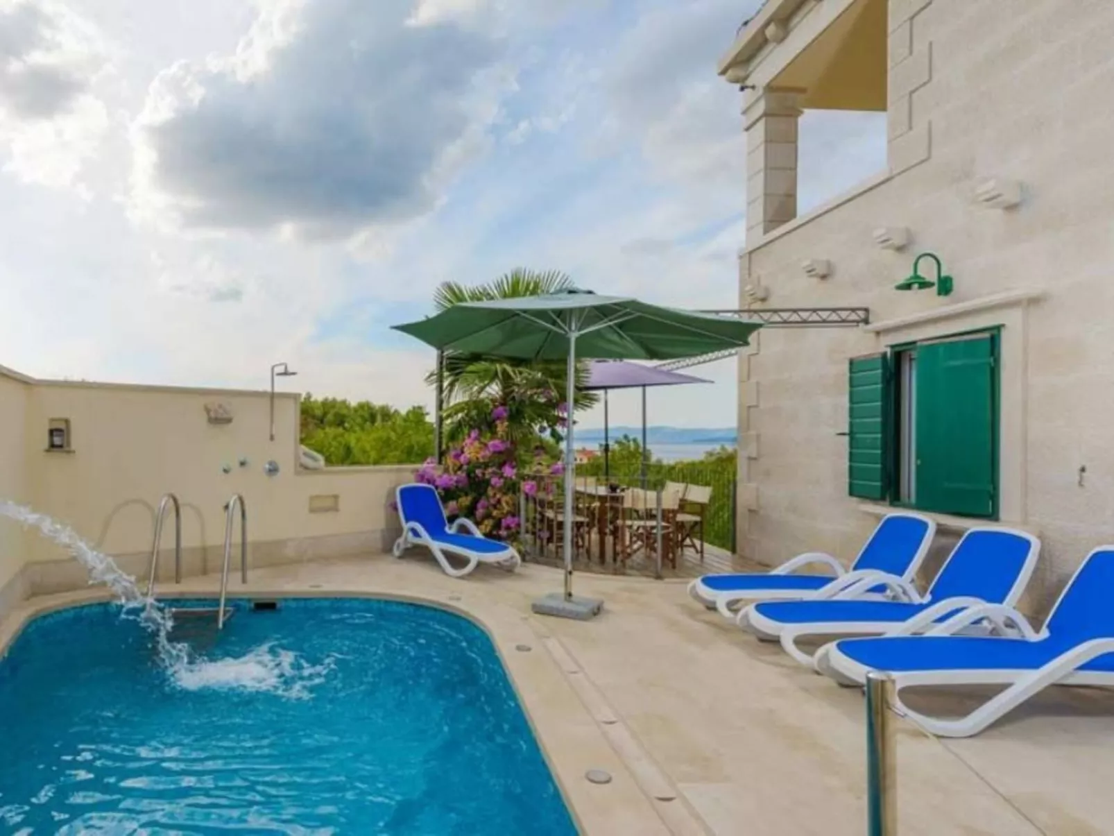  Angelina mit Pool & Sauna-Image-tags.info