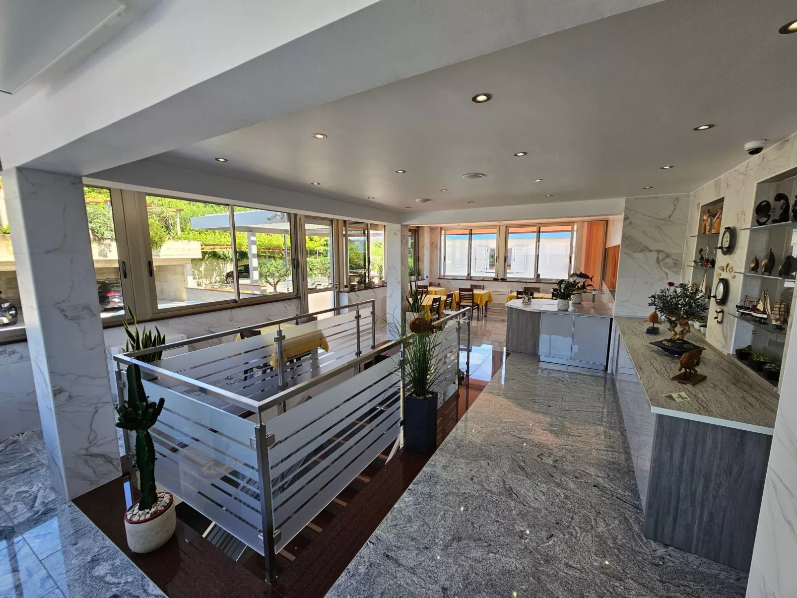 Appartement Deluxe mit Balkon und Meerblick-Buiten