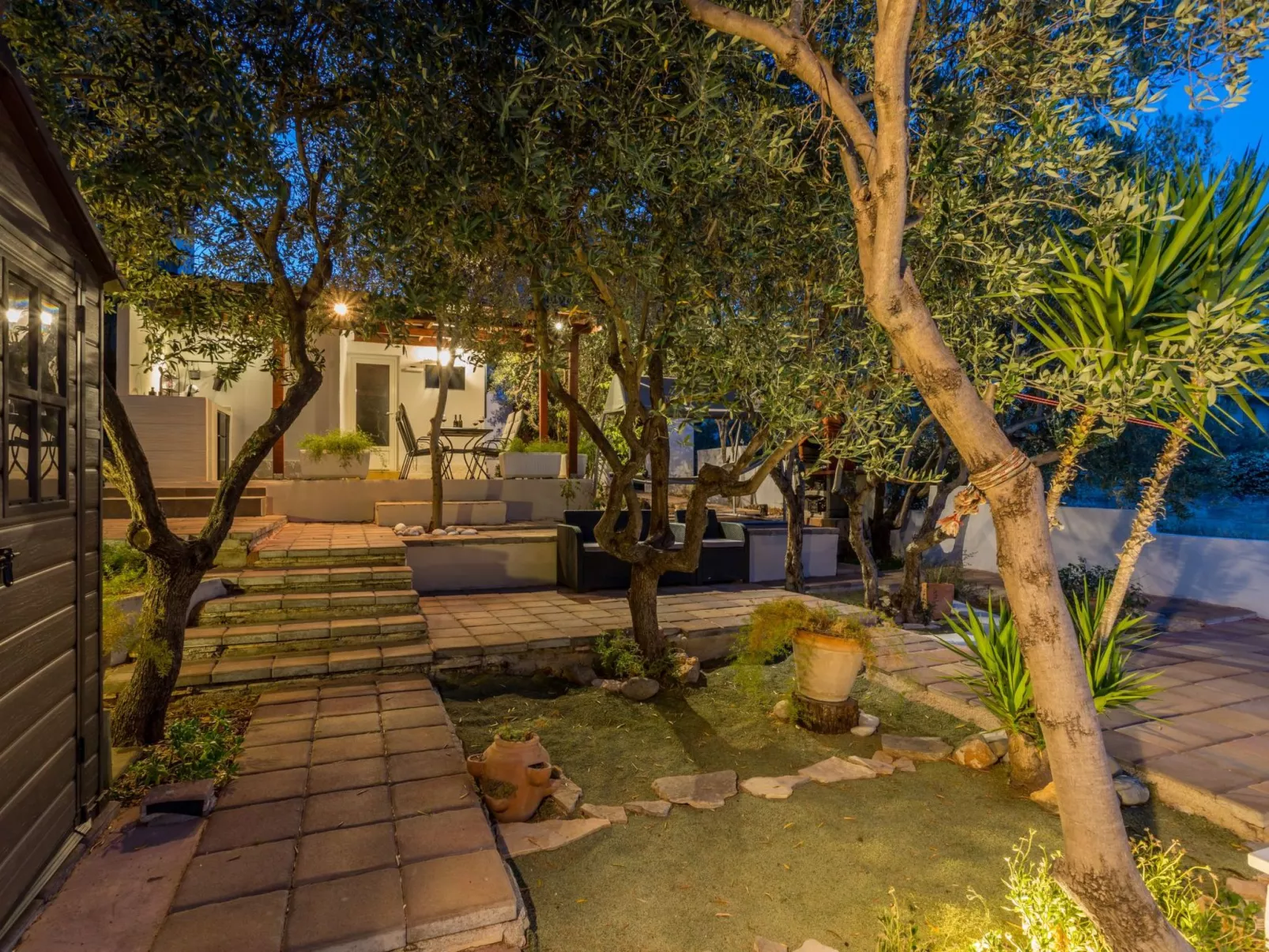 Geräumiges Ferienhaus mit Terrasse und Garten-Buiten