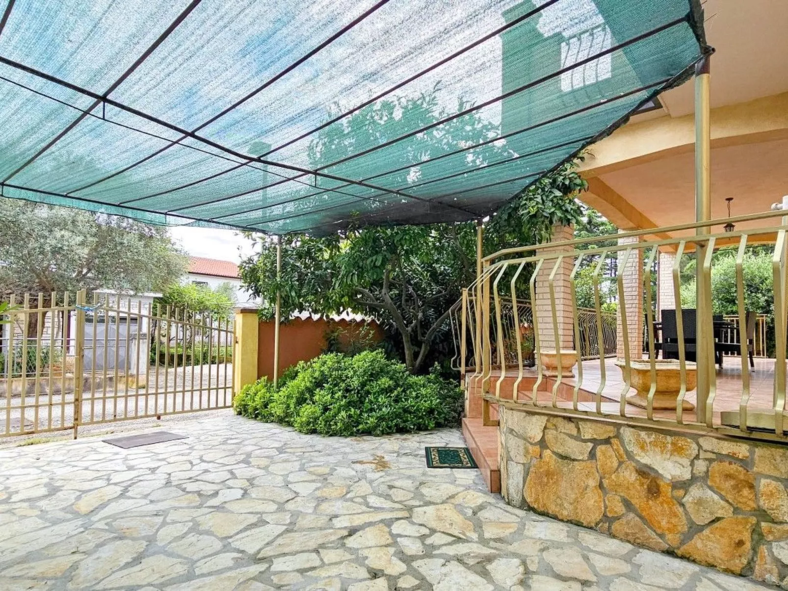 Schöne Ferienwohnung Romana-Buiten