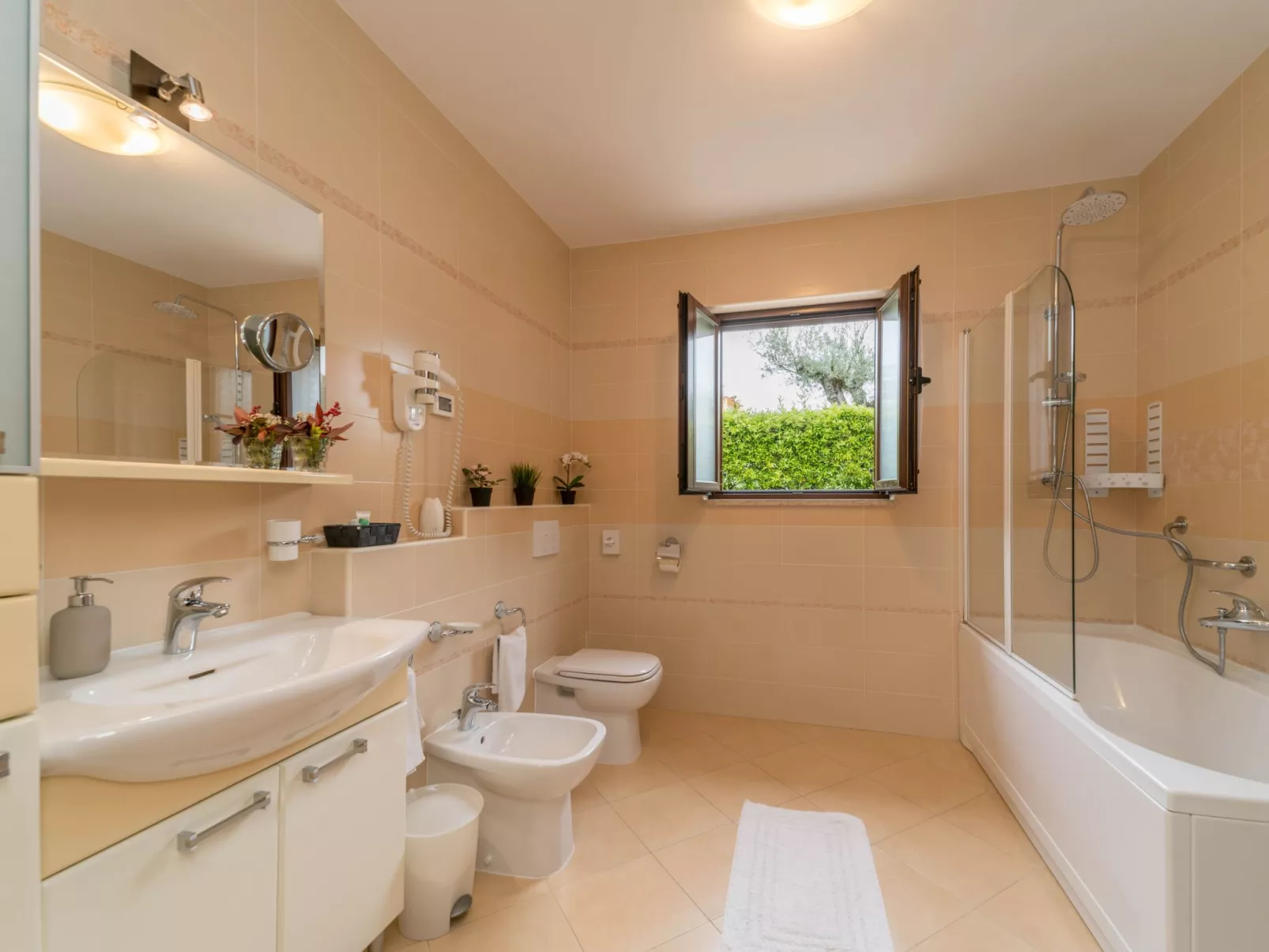 GioEin privater Bereich für 16 Personen, Pool und Sport-Image-tags.info