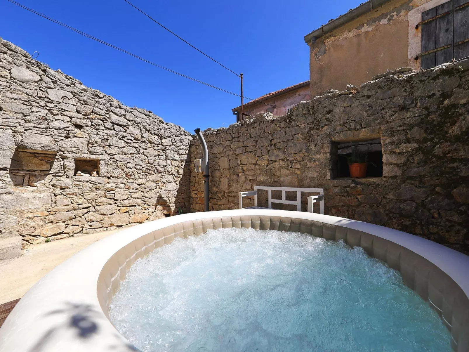 Stara frajla - Buiten