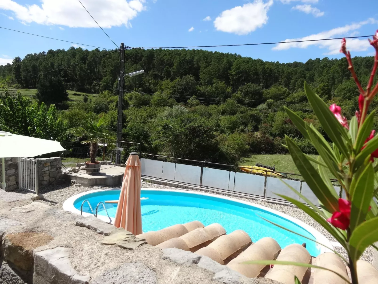 "La Fontaine" mit Pool-Buiten