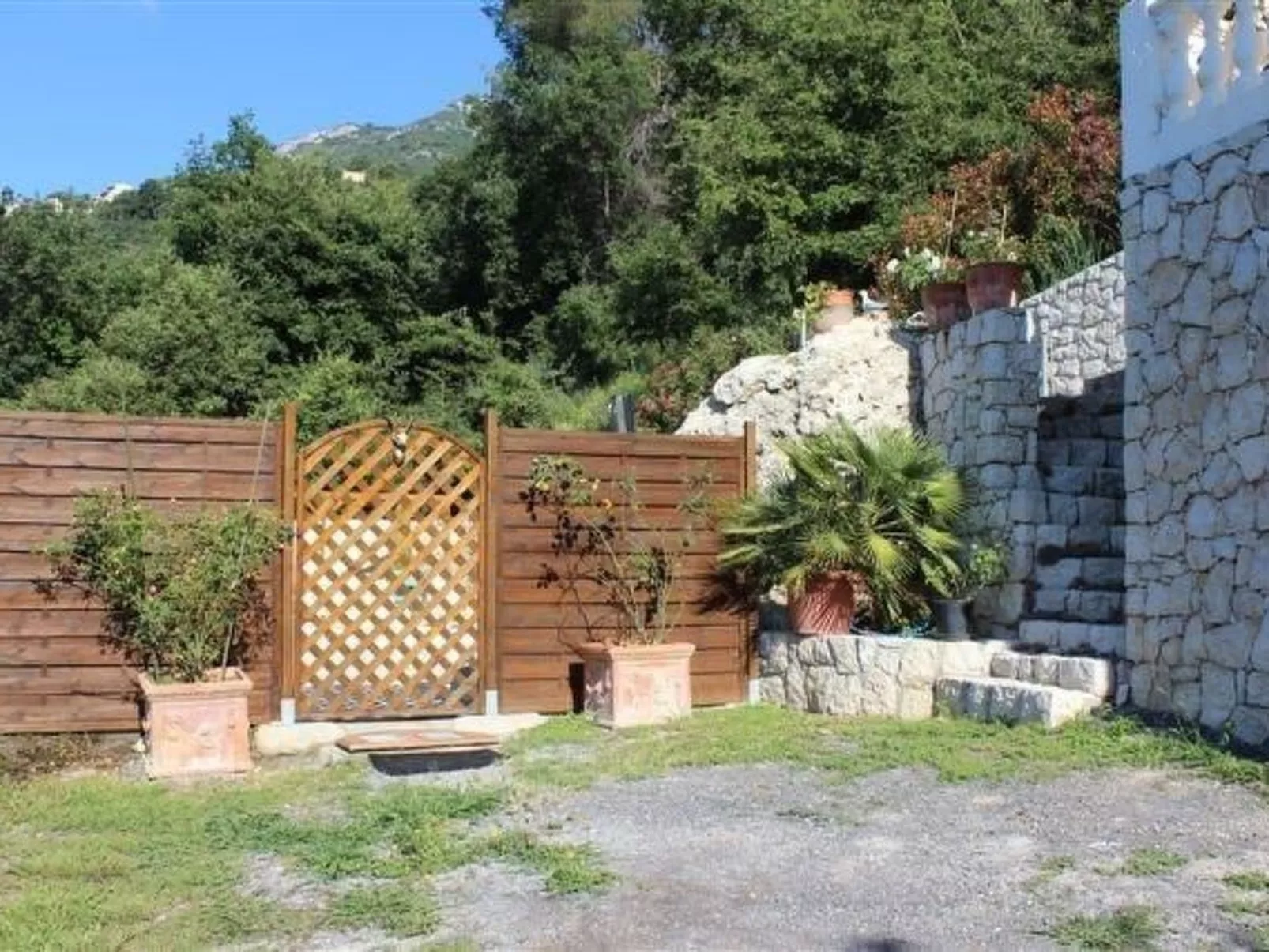 "Rocabel" mit Blick auf das Wasser-Binnen