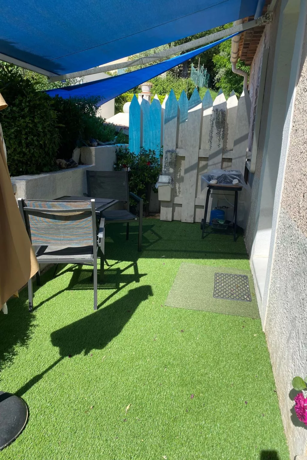 Mimet la diote, Ausflug in die Sonne und in die Ruhe-Buiten