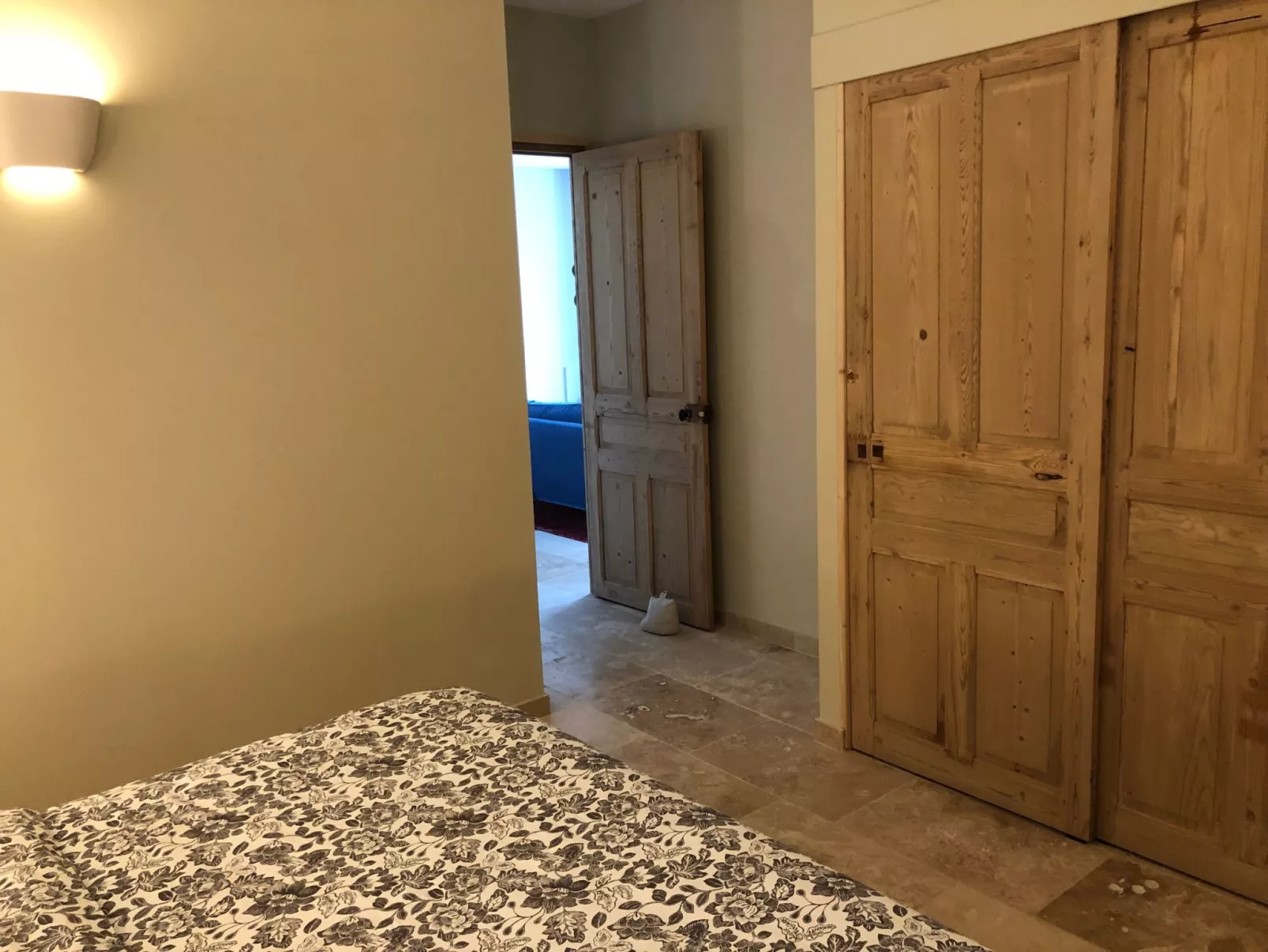 Maison Carrée-Binnen