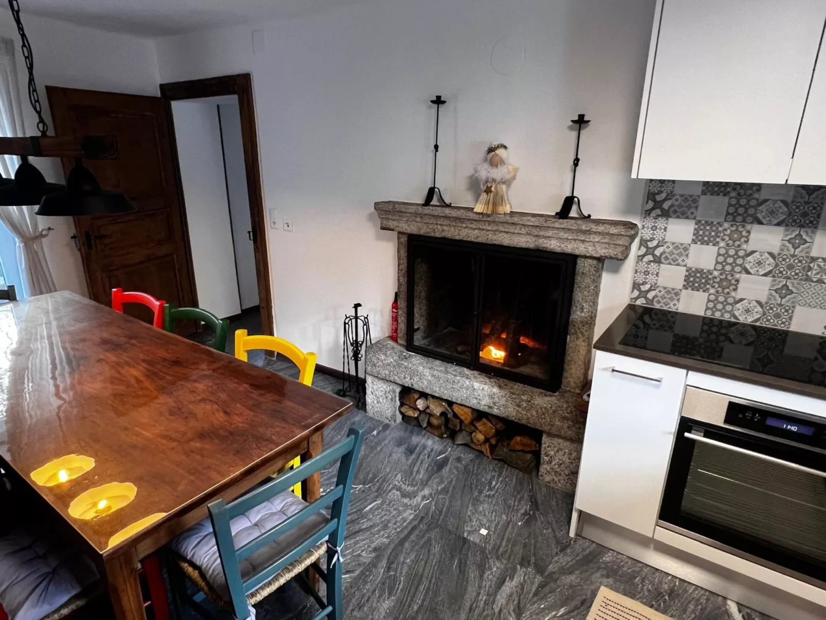 Al Sciresée House, am Fuße des geschützten Waldes-Binnen