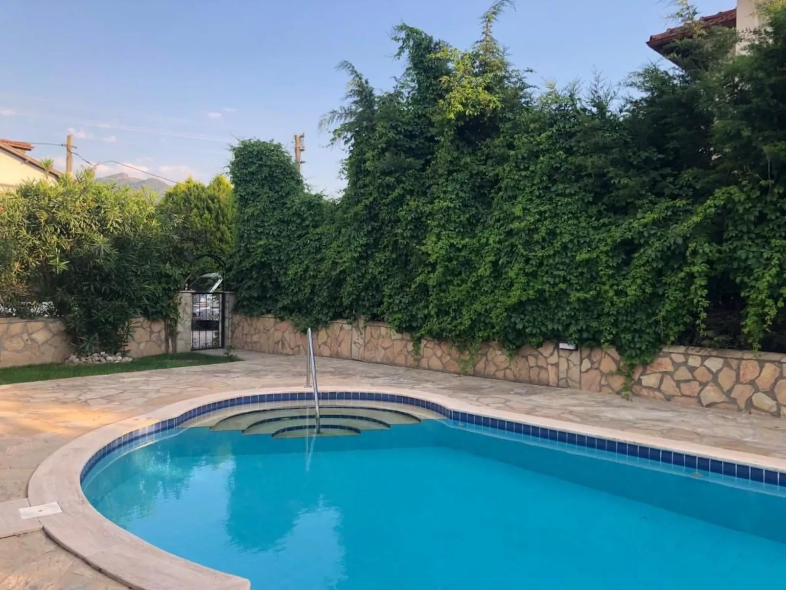 Mit Garten, Grill und Terrasse-Buiten