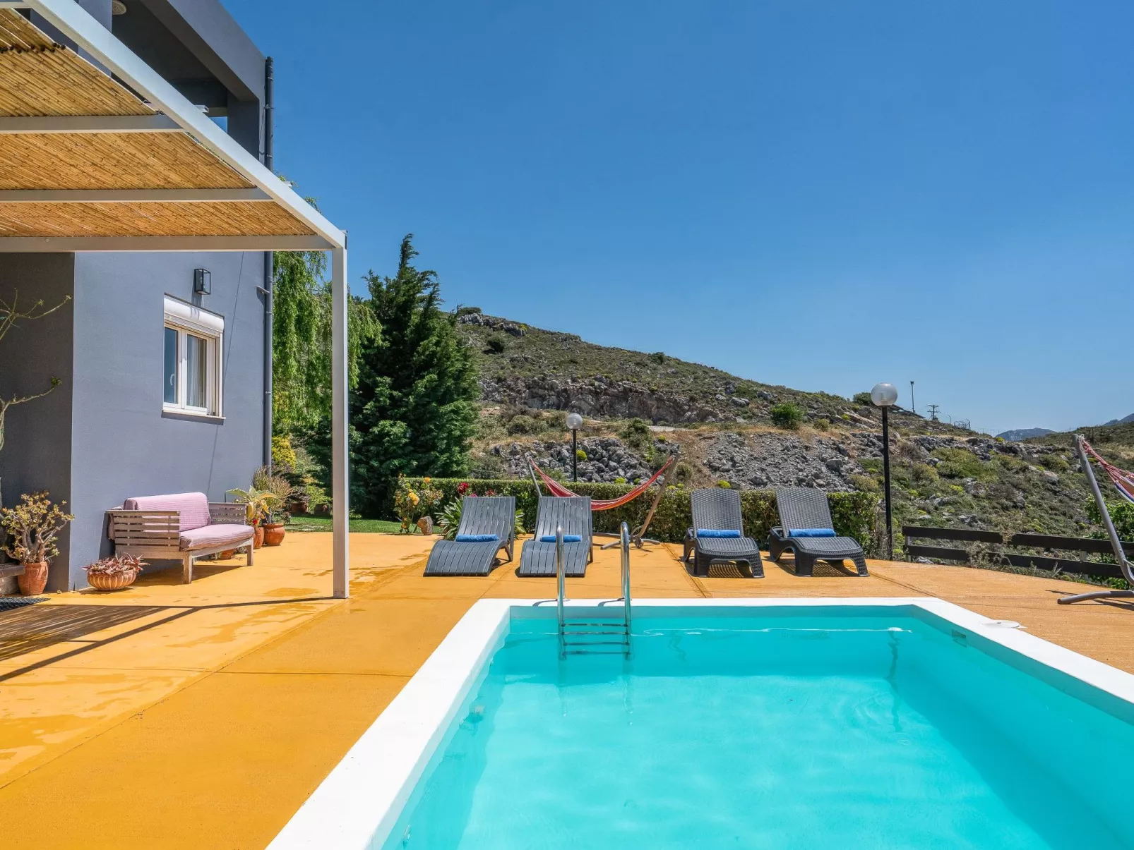 "Mirthios Panorama"-Buiten