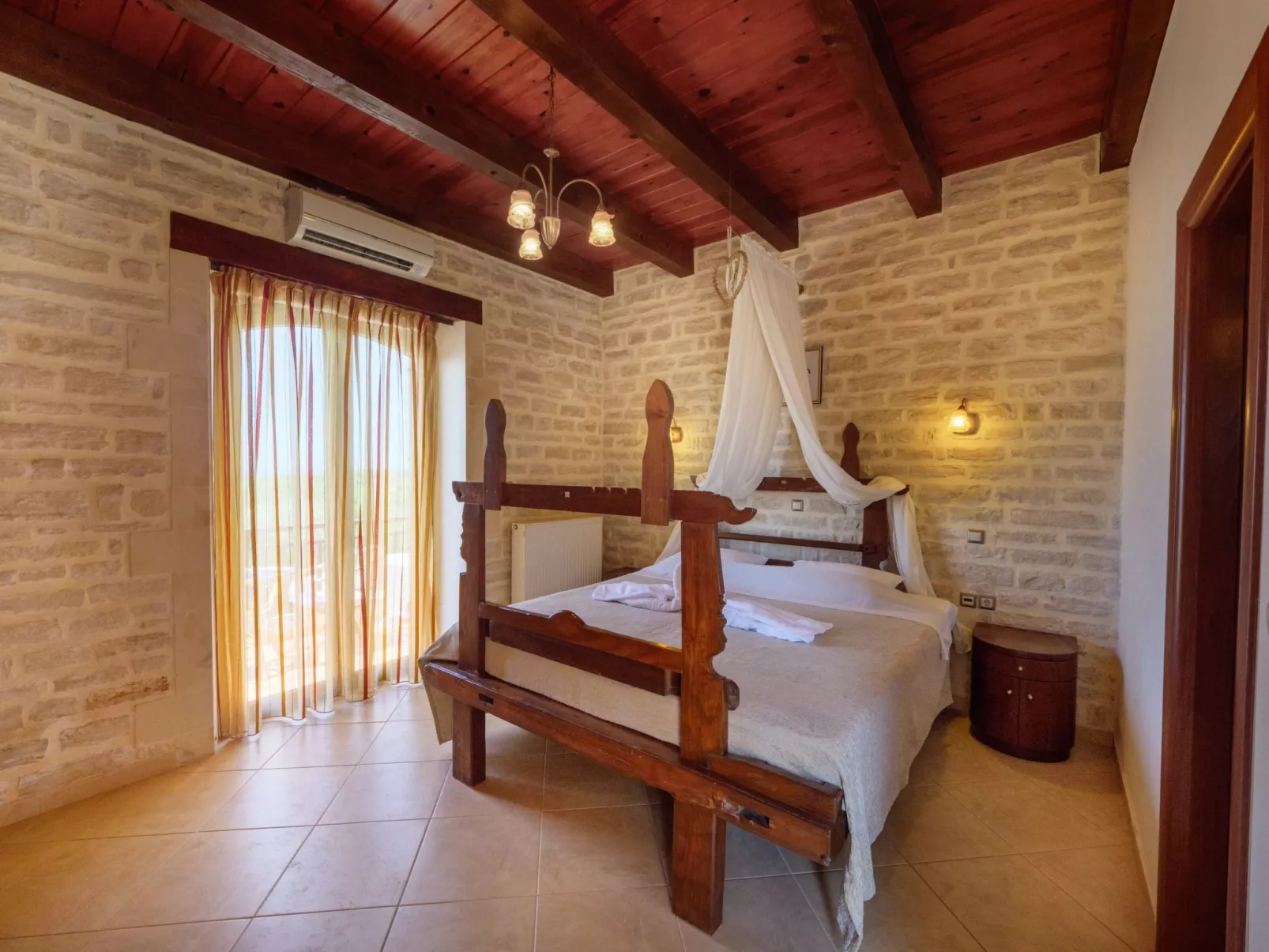 Familienfreundliche Villa mit Pool, BBQ, Kinderbereich-Binnen