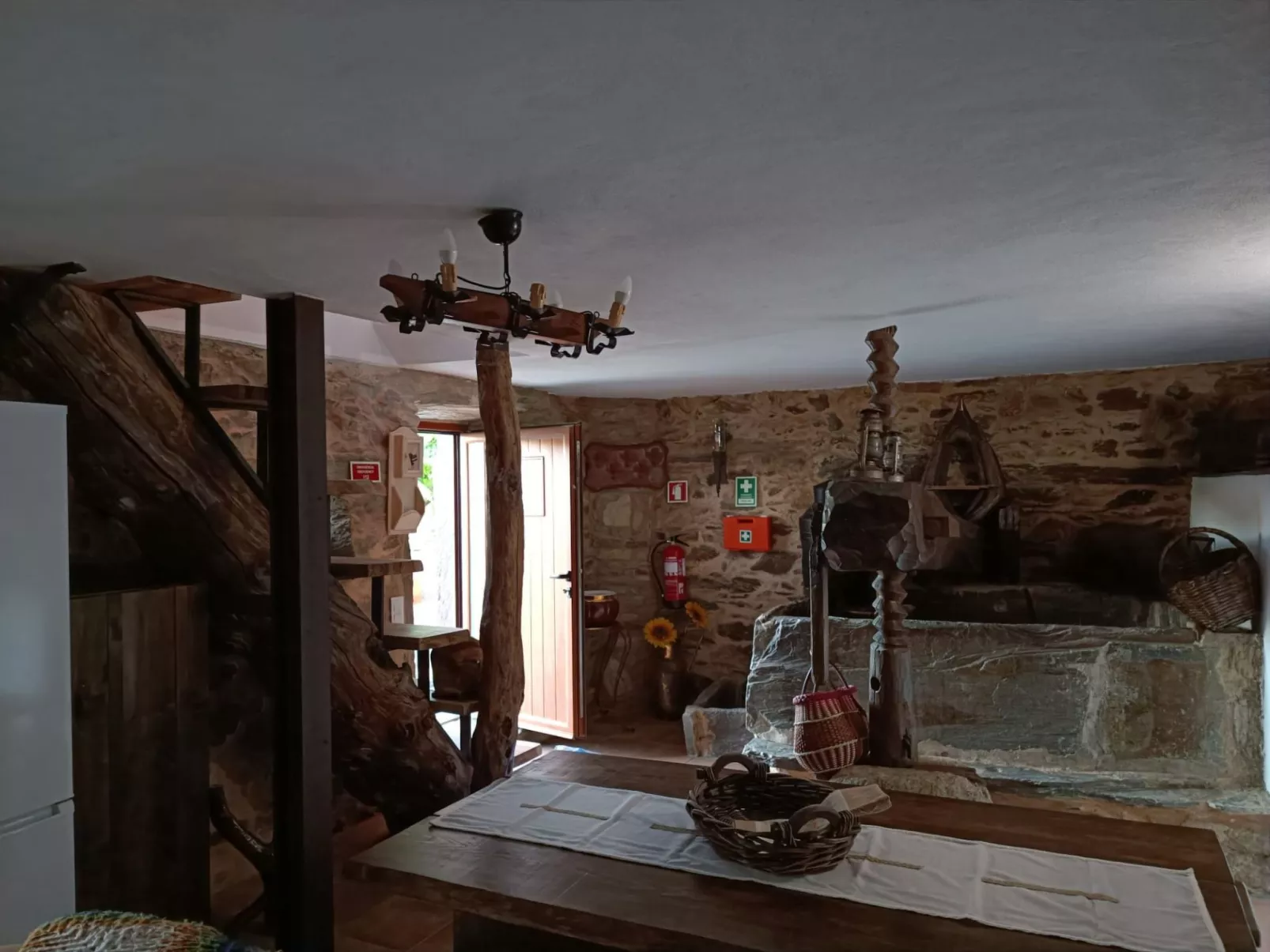 Eine Zuflucht in den Bergen-Binnen