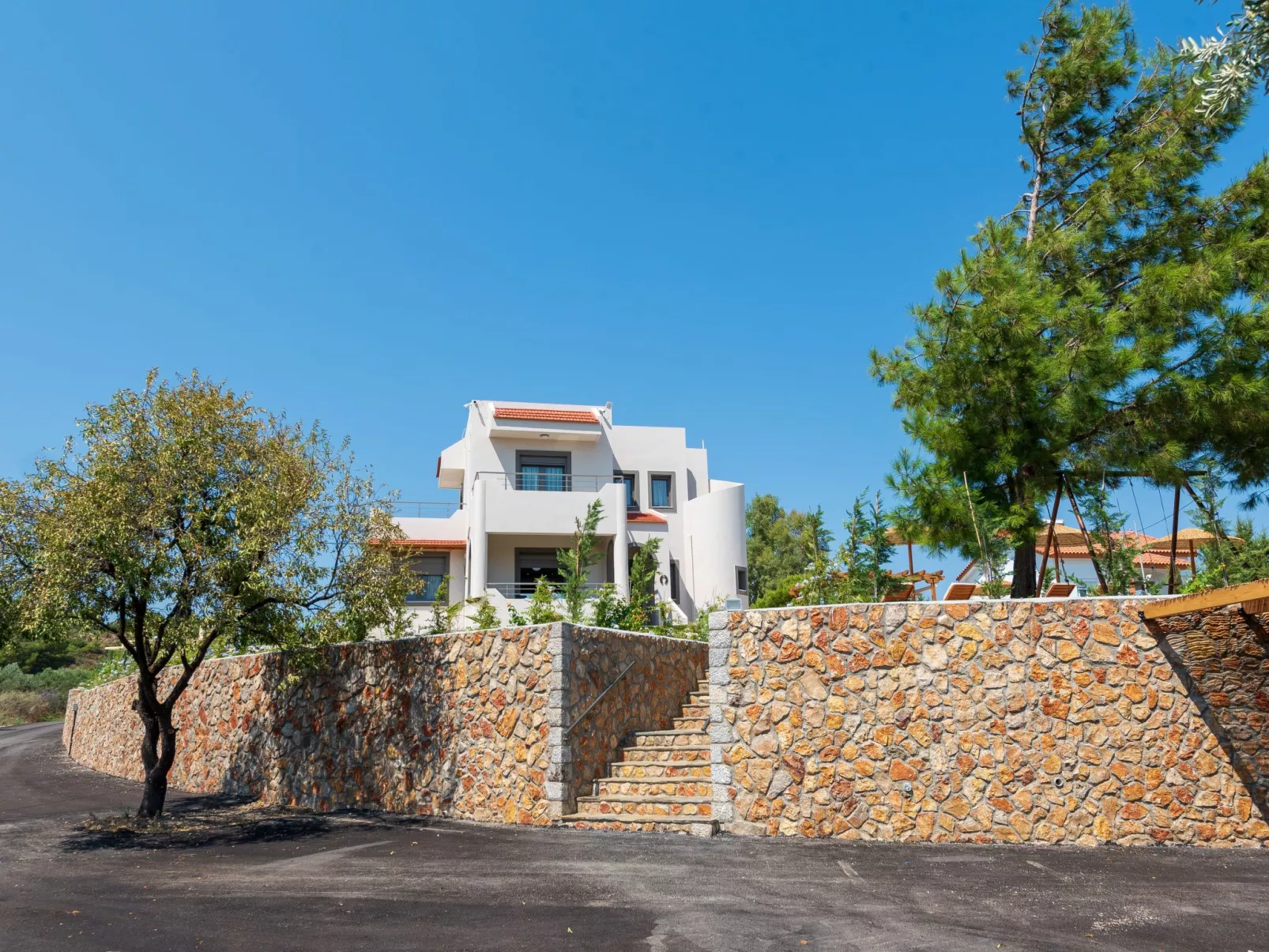 Sun's Reach Villa mit Schwimmbad-Buiten