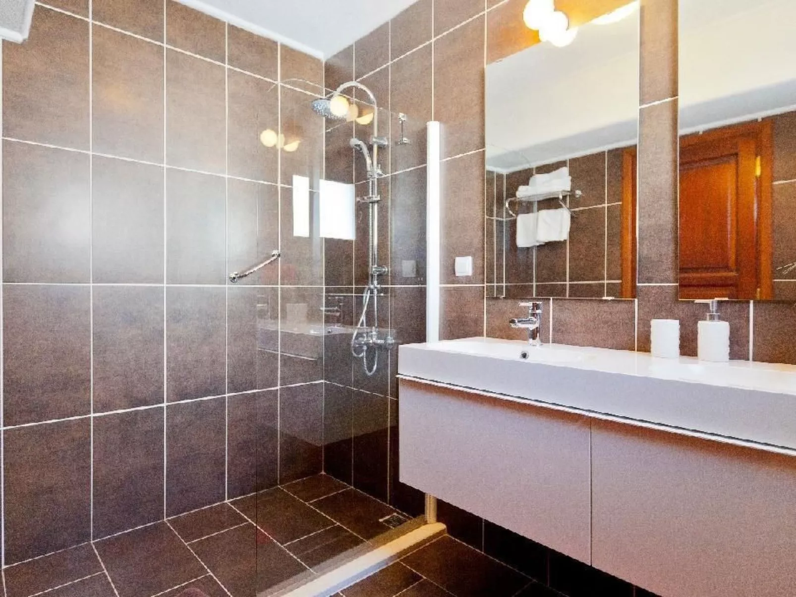 Mit Blick auf das Wasser-Binnen