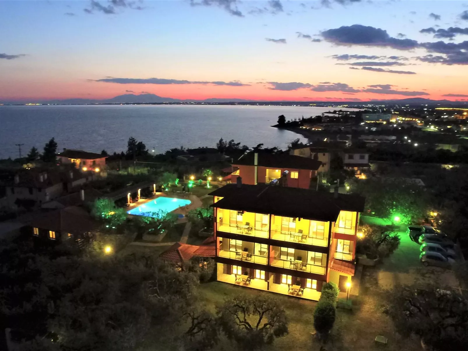 Modernes Studio für 3 Personen, Pool- und Gartenblick-Image-tags.info