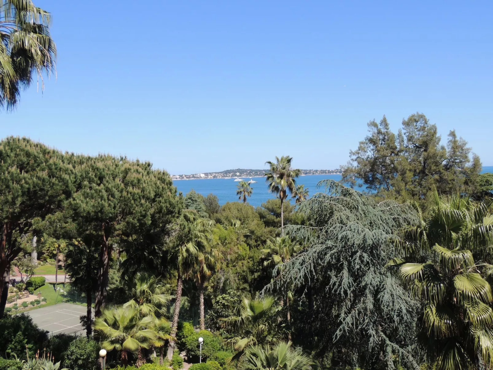 Studio Vue mer standing proche Cannes-Buiten