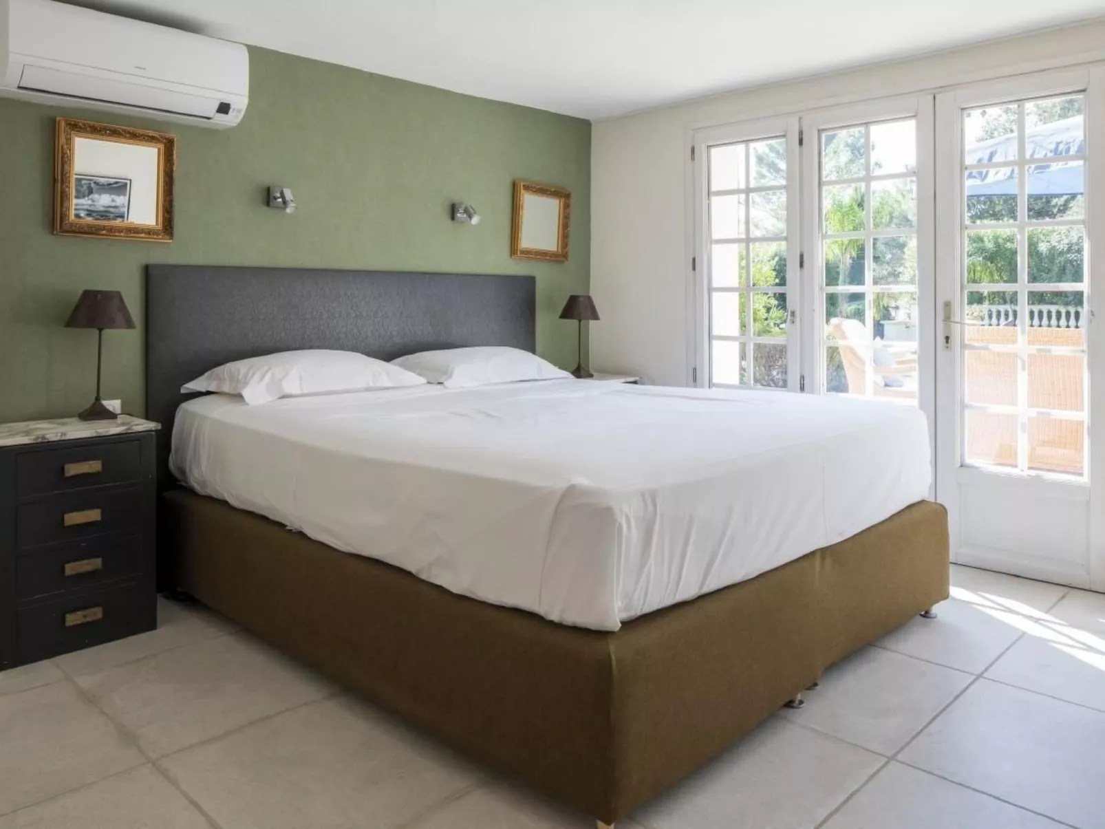 Villa mit privatem Pool und Fitnessraum-Binnen