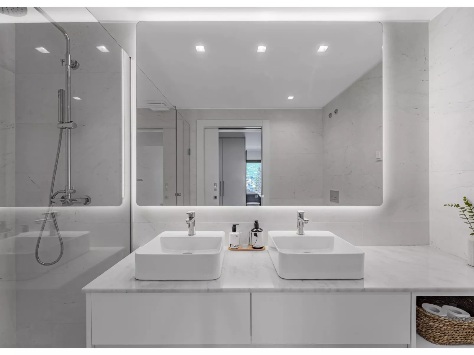 Wohnung "Aqua Luxe Wohnung"-Image-tags.info