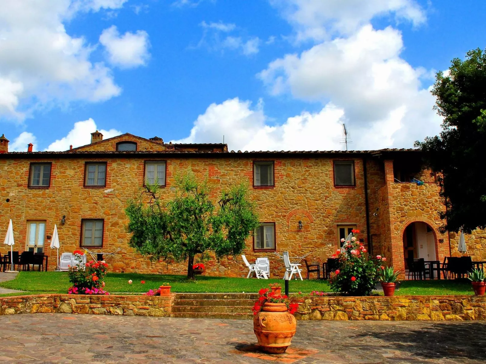 Collelungo Q8 Wohnung mit Pool-Buiten