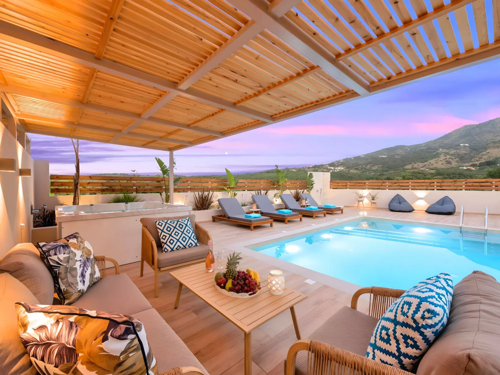 Hidden Gem Villa Pool und Jaccuzzi-Binnen