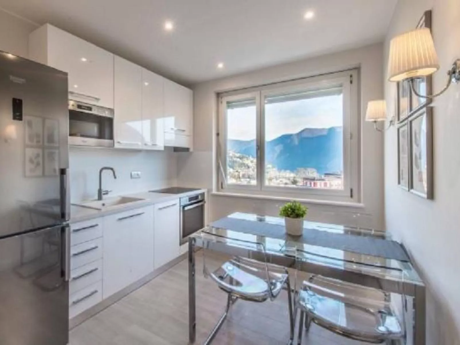 Elegante Penthouse-Wohnung mit Seeblick-Binnen