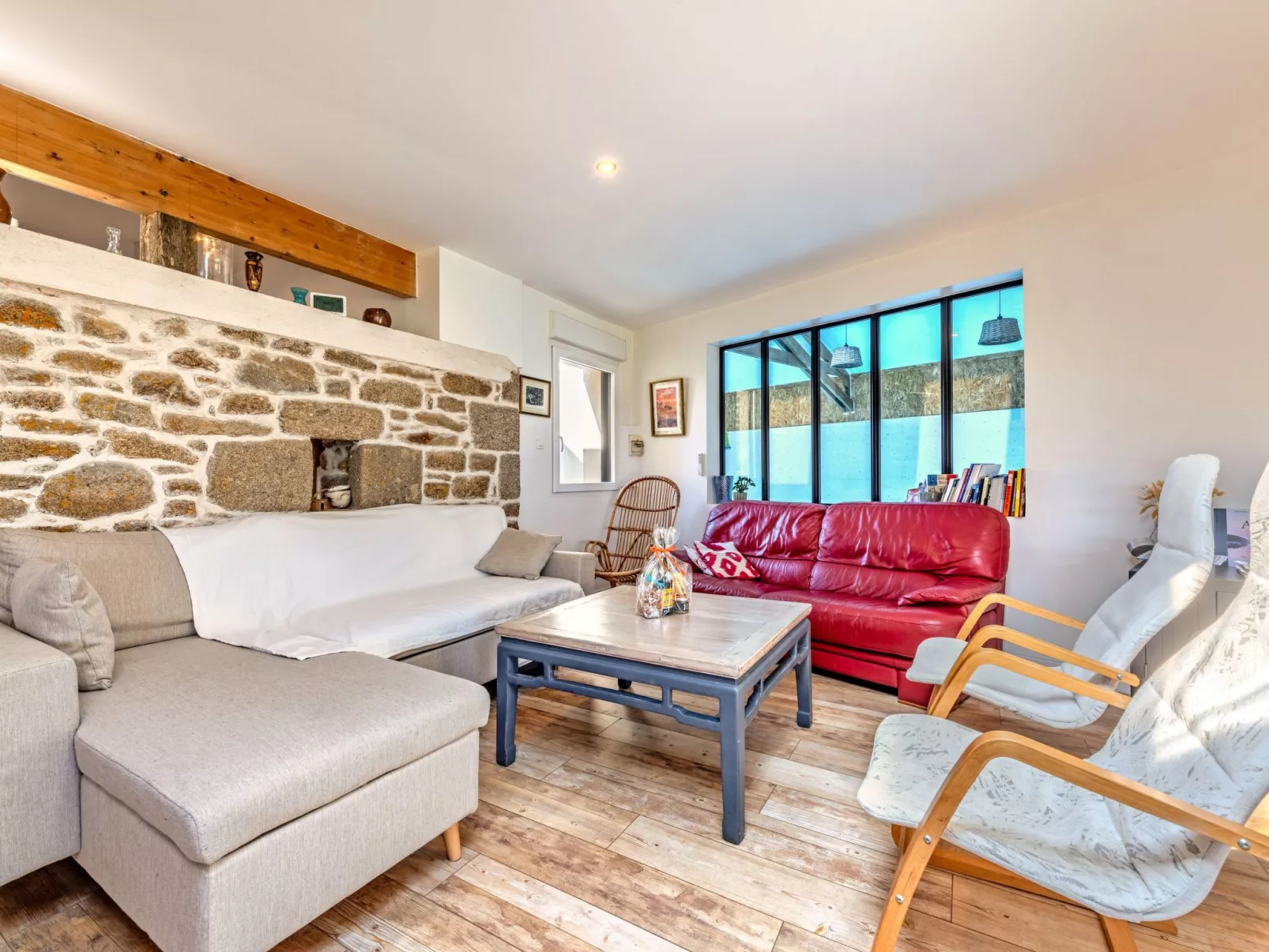 Landgut "Villa Léànie" mit Innenpool-Binnen