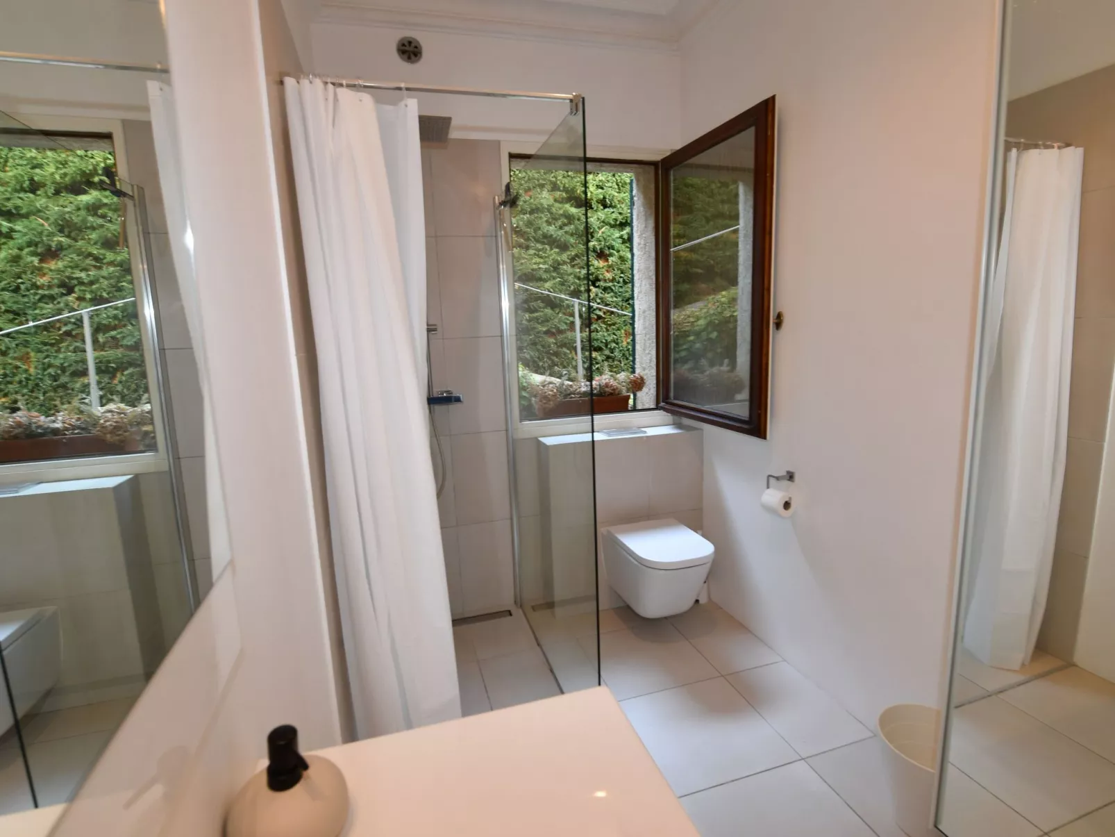 Villa 'Haute Vue', mit toller Aussicht, WiFi und AC-Binnen