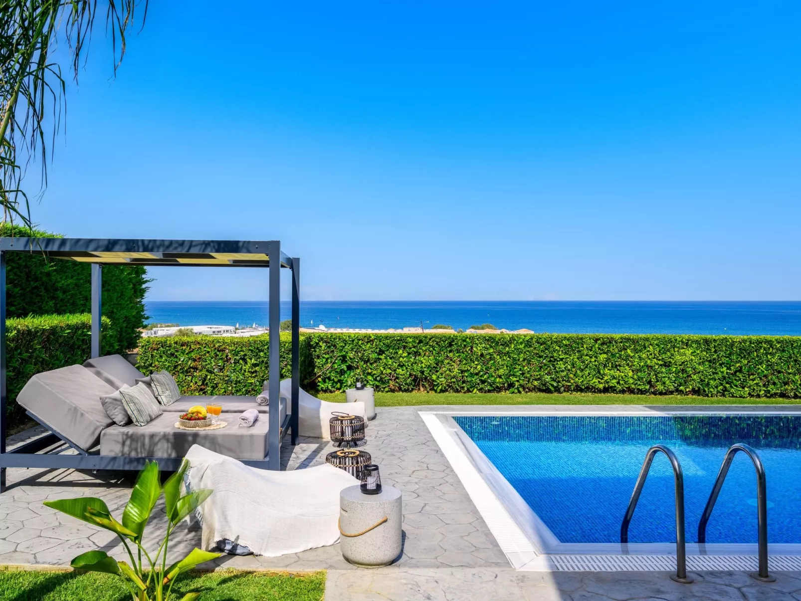 Moderne Villa mit Hügel- und Meerblick-Binnen