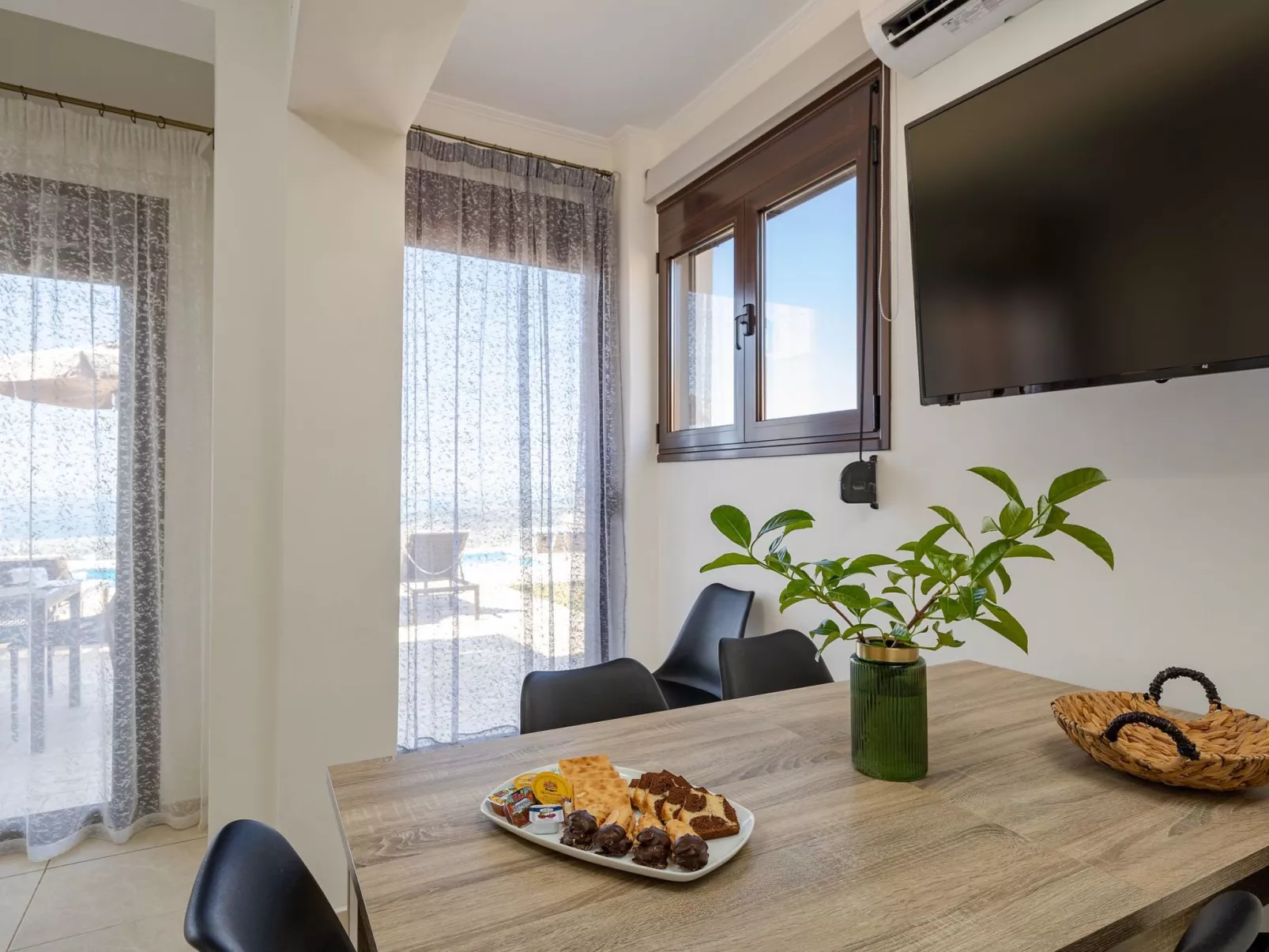 "Villa Nektar" mit privatem Pool-Binnen