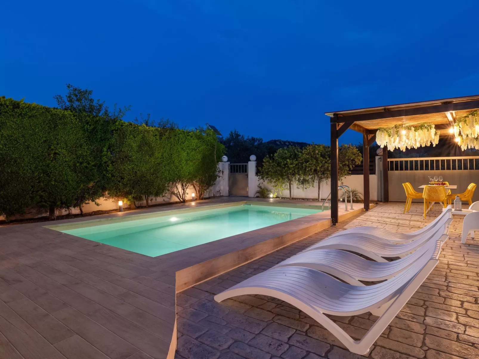 Niovis Villa-Image-tags.info