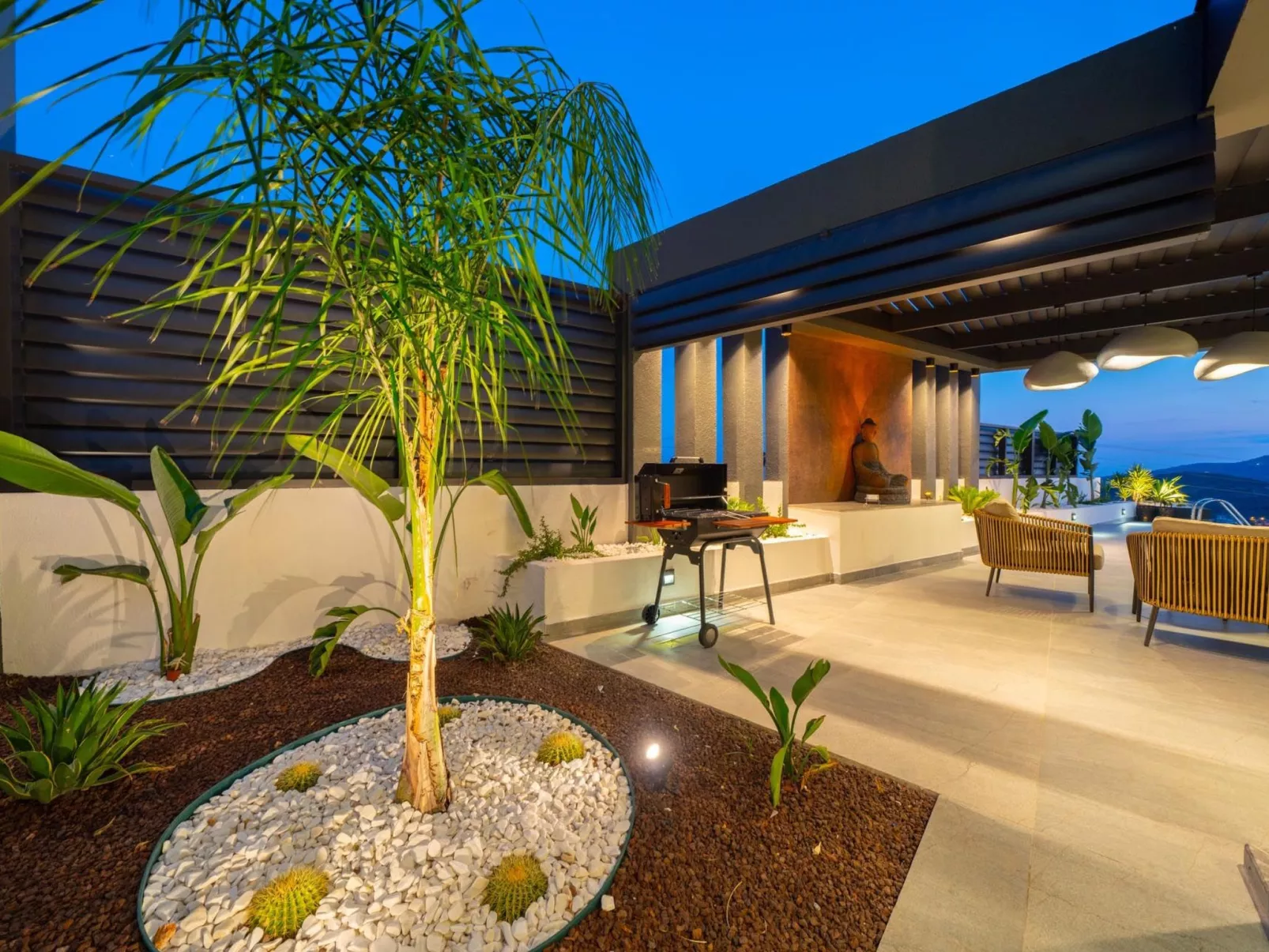 Designvilla mit Pool und spektakulärer Aussicht-Binnen