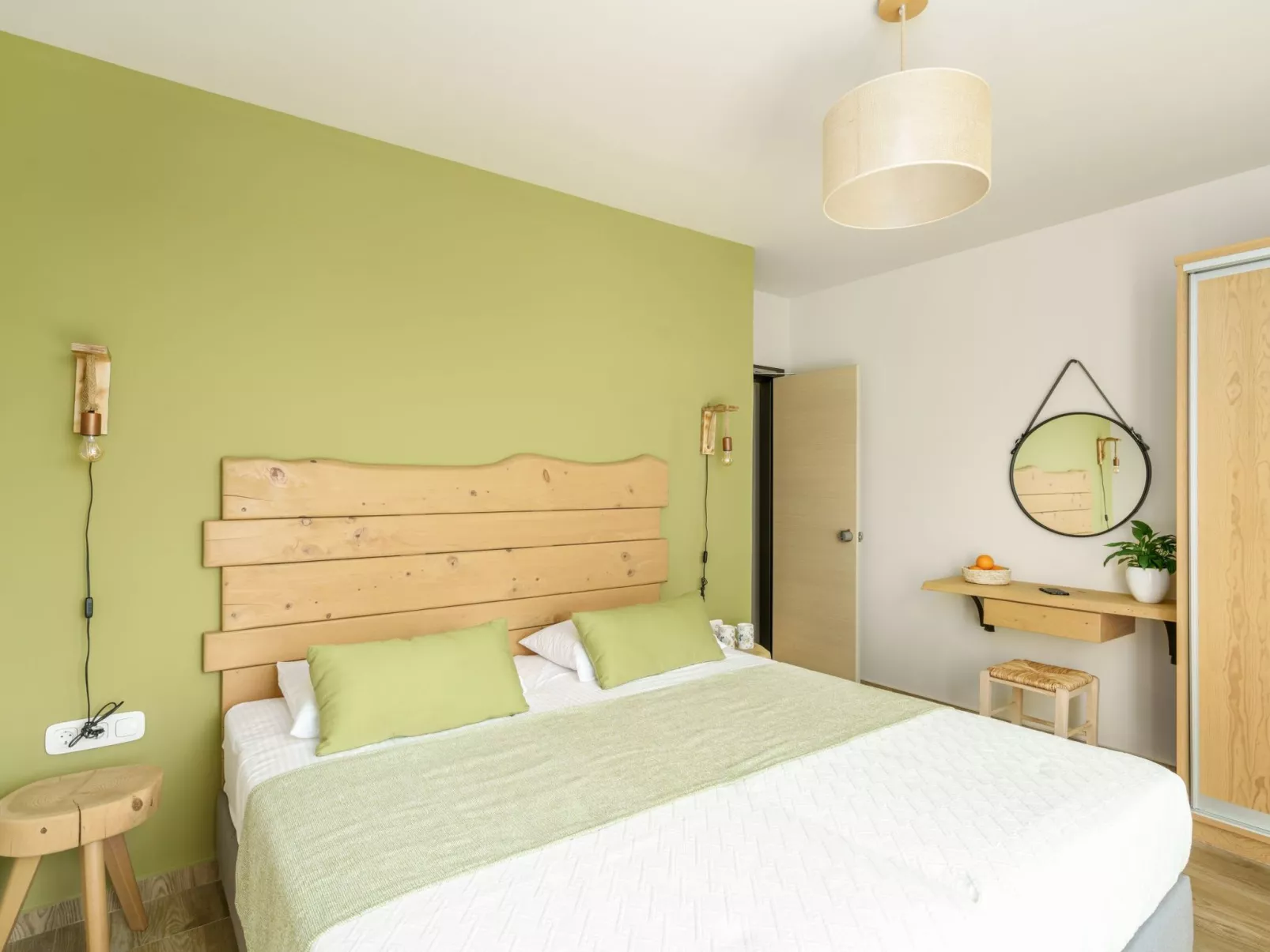 Neue Villa mit privatem Pool und BBQ, 2.5km zum Strand-Binnen