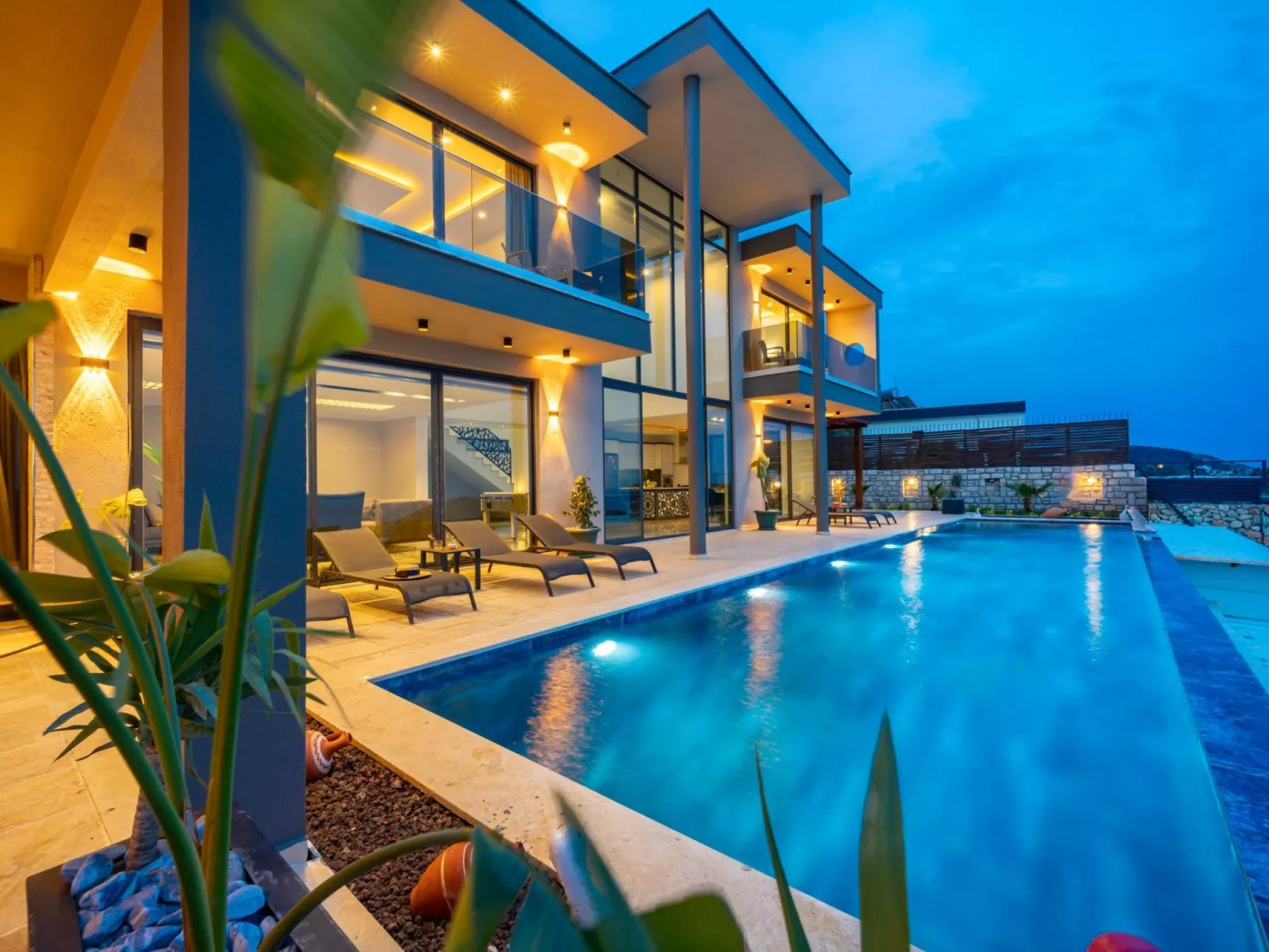 Moderne Luxusvilla mit Meerblick-Buiten