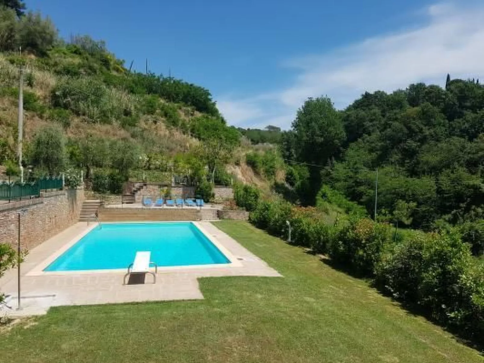 Appartement in Palaia mit Großem Garten-Buiten