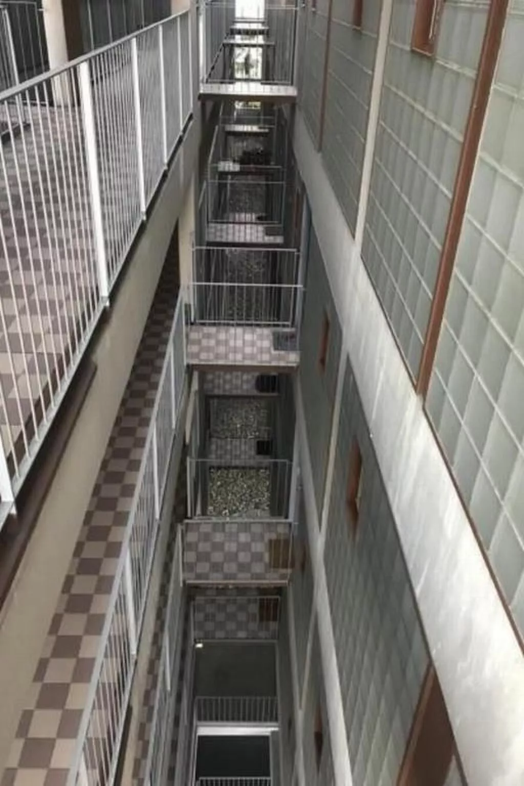 Mit Panorama-Sicht und Schwimmbad-Binnen