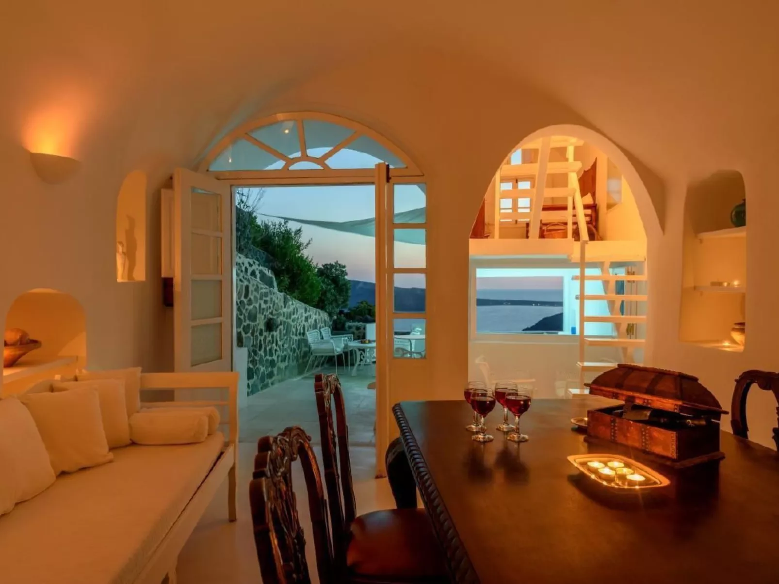 Charaktervolle Villa mit Tauchbecken und fantastischer Aussicht-Binnen