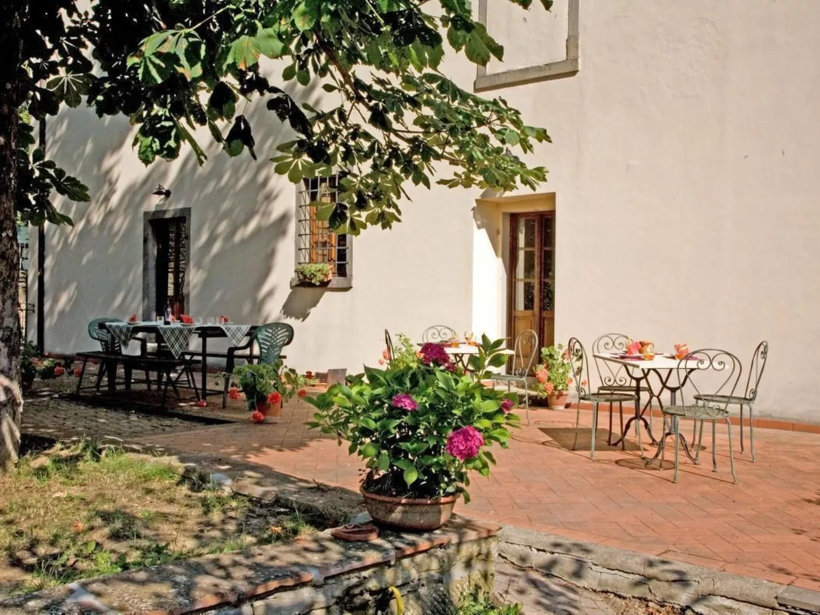Wohnung in einer alten Villa mit Schwimmbad-Buiten