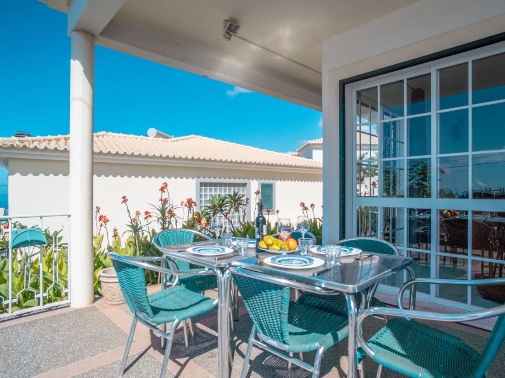 Villa mit Gartenblick-Image-tags.info