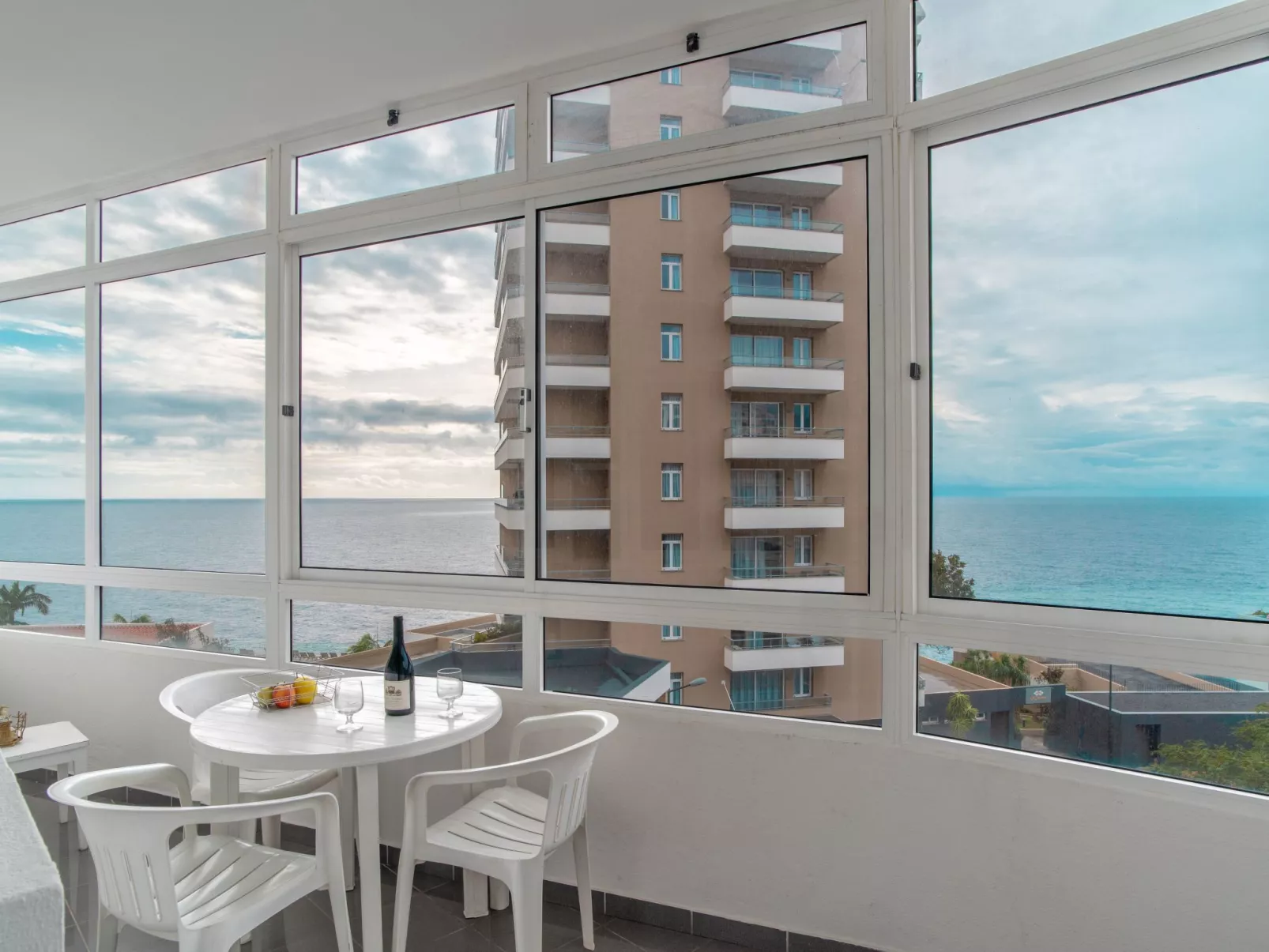 Für 3 Personen ca. 60 m&sup2; in São Martinho, Madeira (Südküste von Madeira)-Buiten