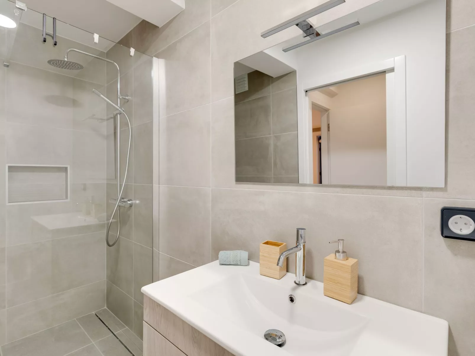 Barmherzigkeit am Meer-Image-tags.info