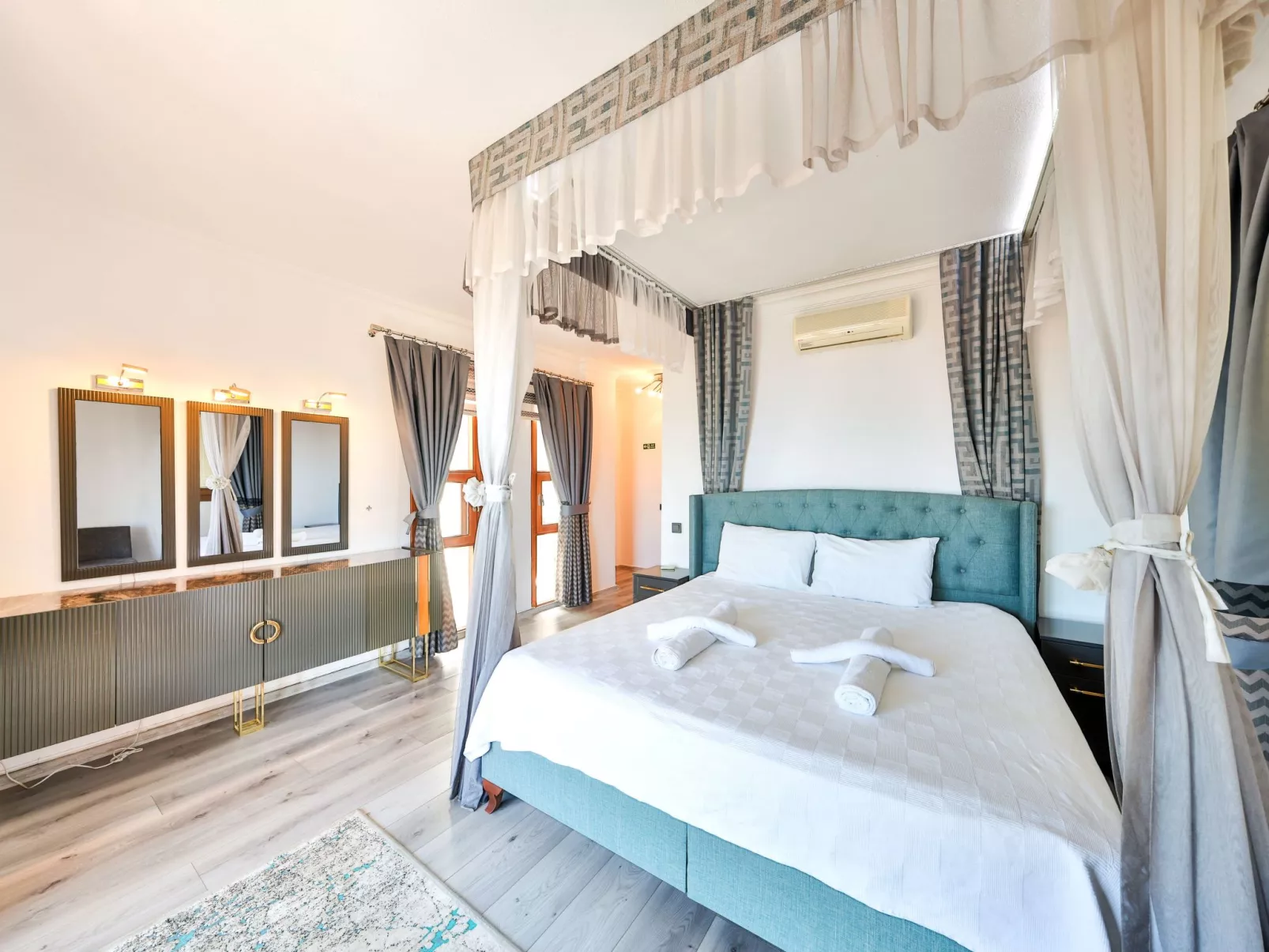 Villa mit Meerblick und privatem Pool-Binnen