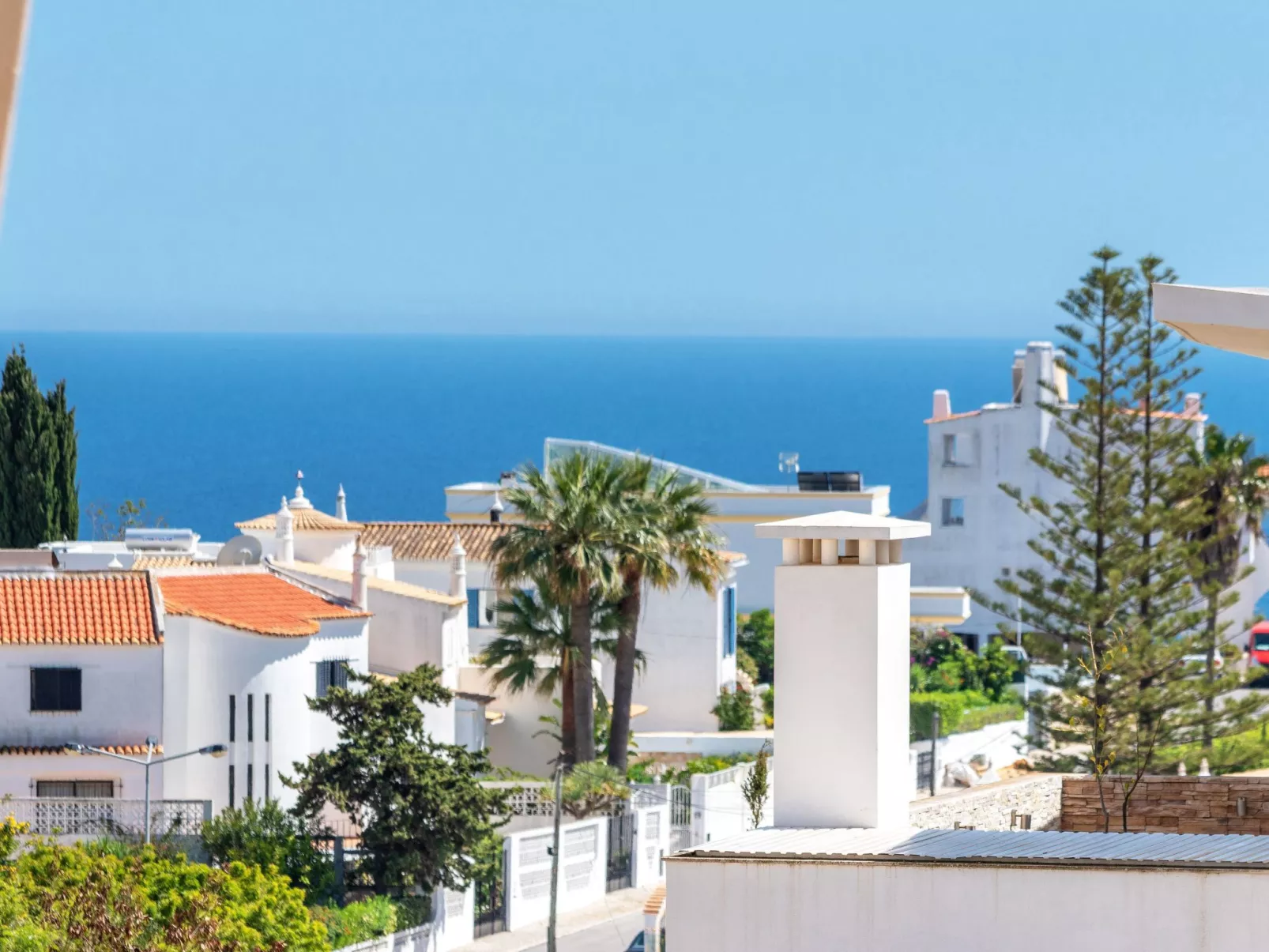 BnB Homes Wohnung mit Terrasse und Schwimmbad-Buiten