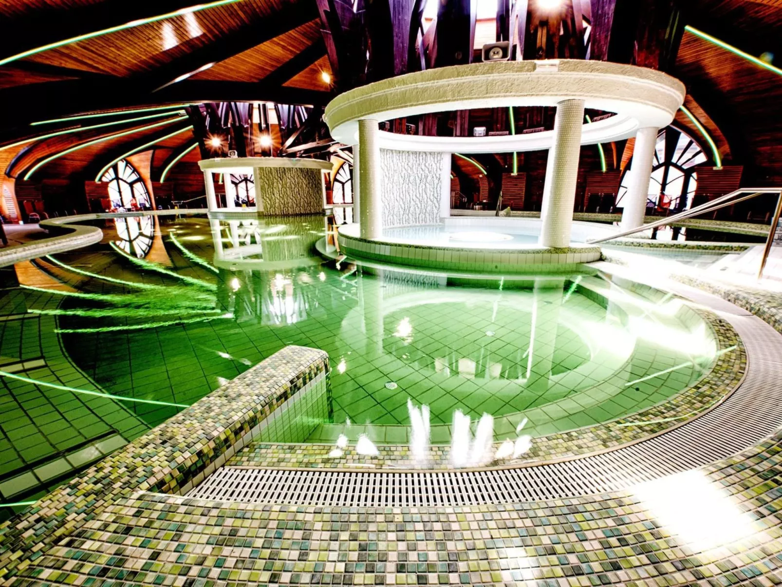 Bequem eingerichtete Wohnung mit großem Garten-Buiten