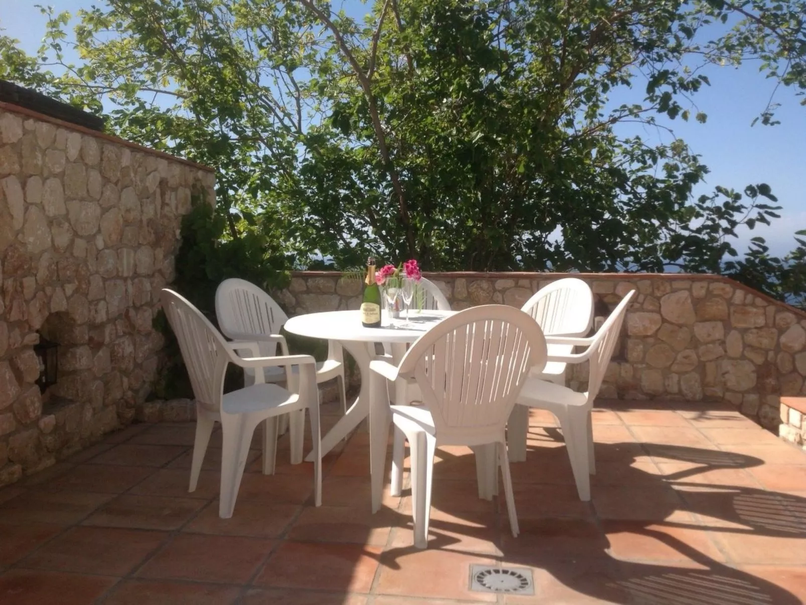 Villa mit außergewöhnlicher Aussicht und beheiztem Pool-Buiten