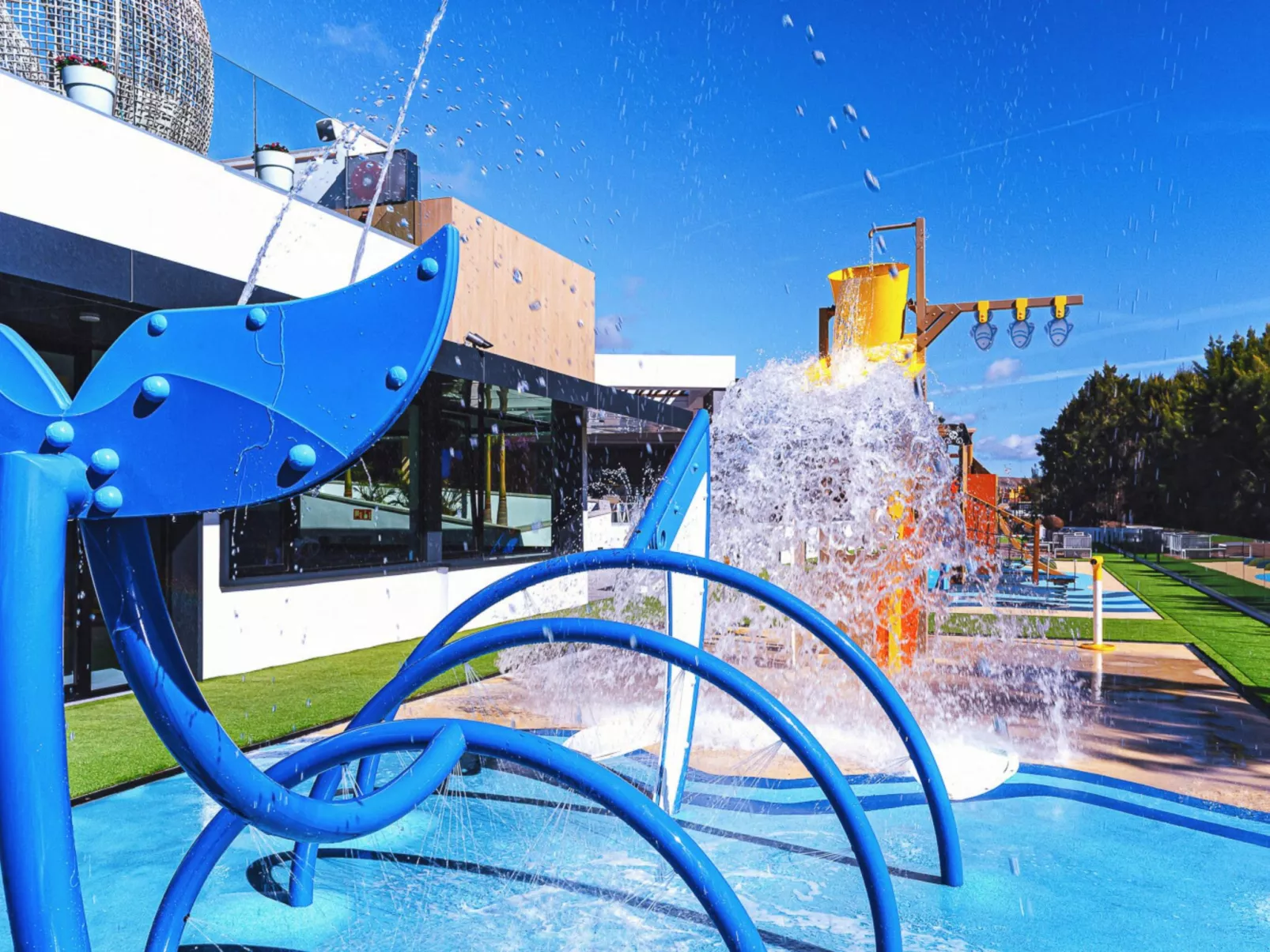 Villa mit Wasserblick-Buiten